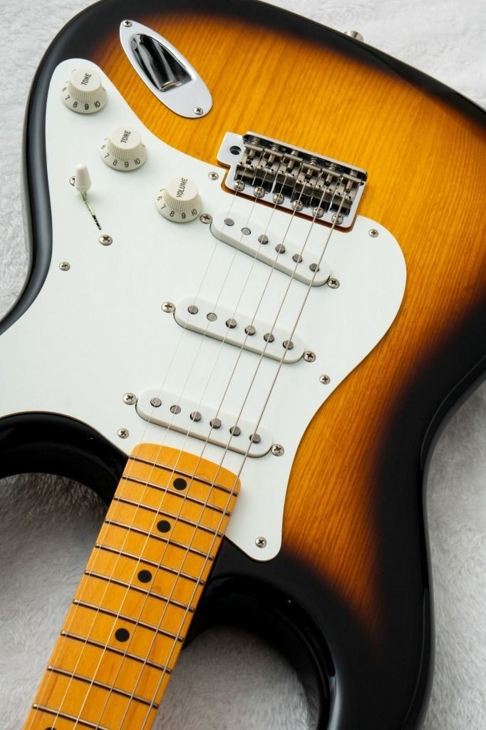 Fender / FSR Made in Japan Traditional II 50s Stratocaster -2 Tone Sunburst