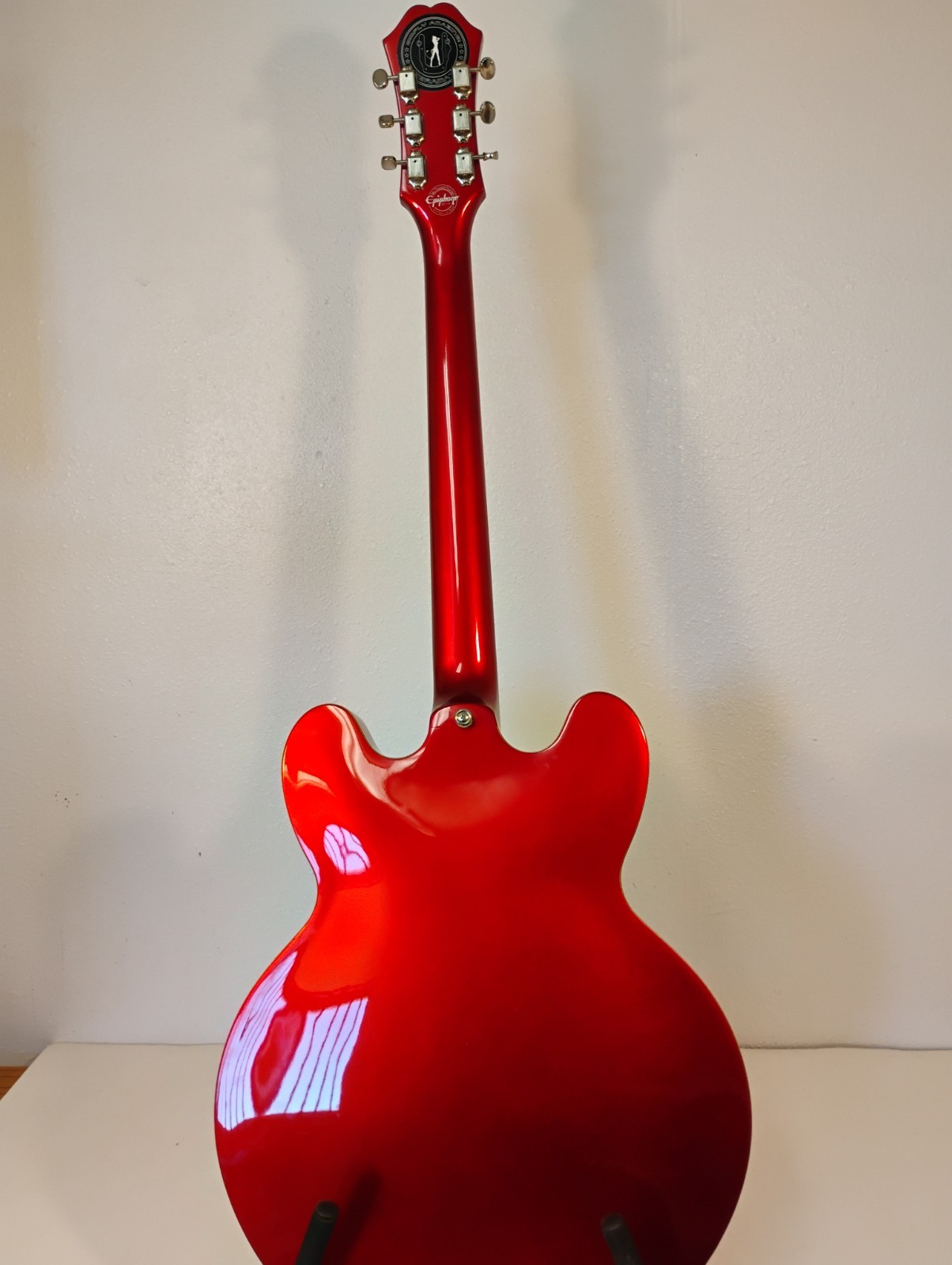 Epiphone Riviera 2014 P93 PR with diamond stitch hardshell case.