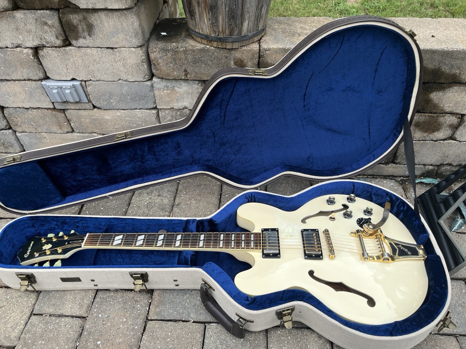 2011 Epiphone Dot ES 345 Semi Hollow Body Electric Guitar