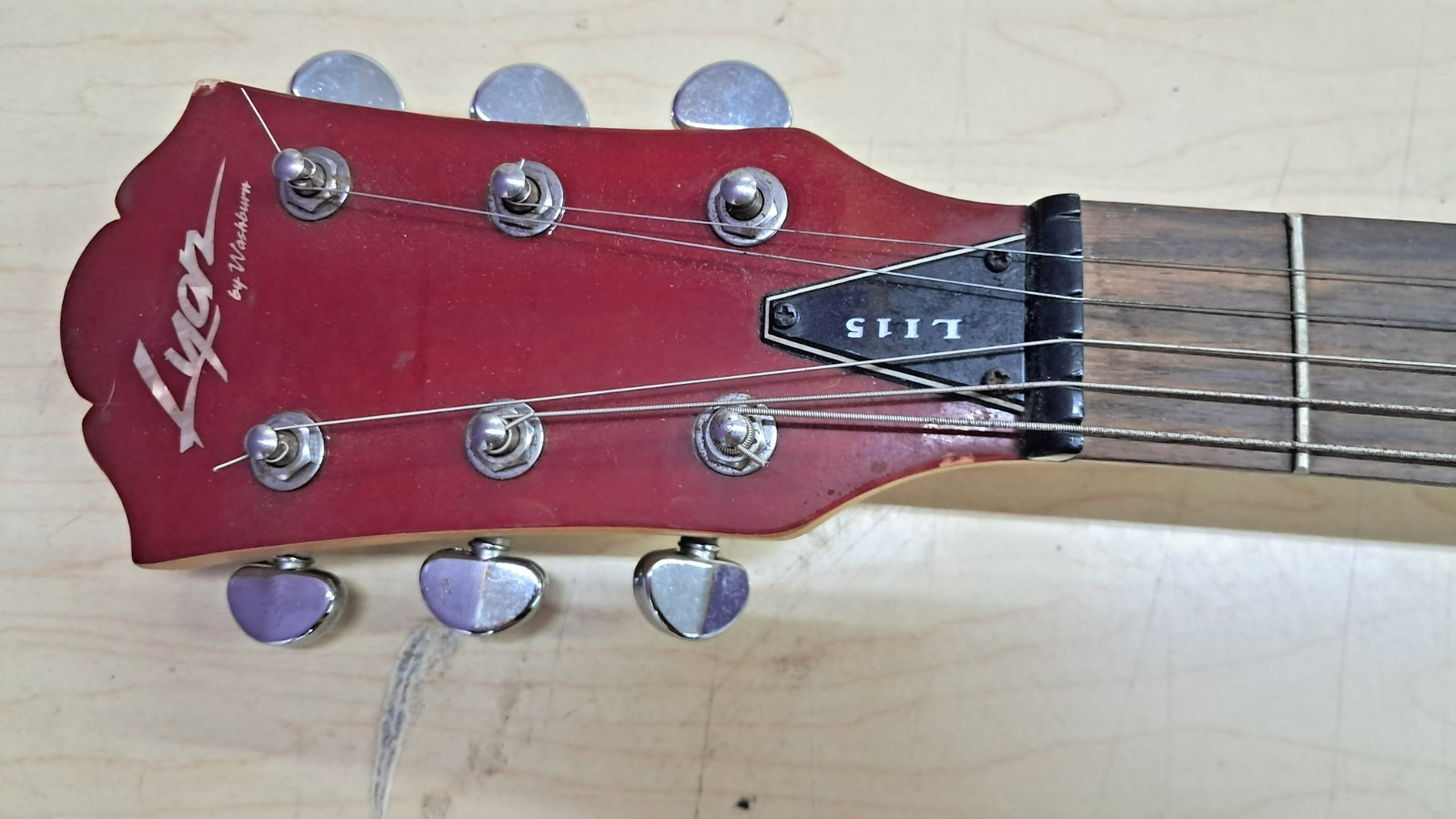 Lyon by Washburn L115 6-String Electric Guitar (COS DAM)