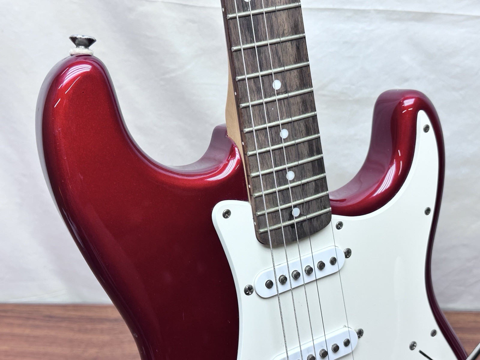Squier Affinity Stratocaster Electric Guitar 6 String – Torino Red