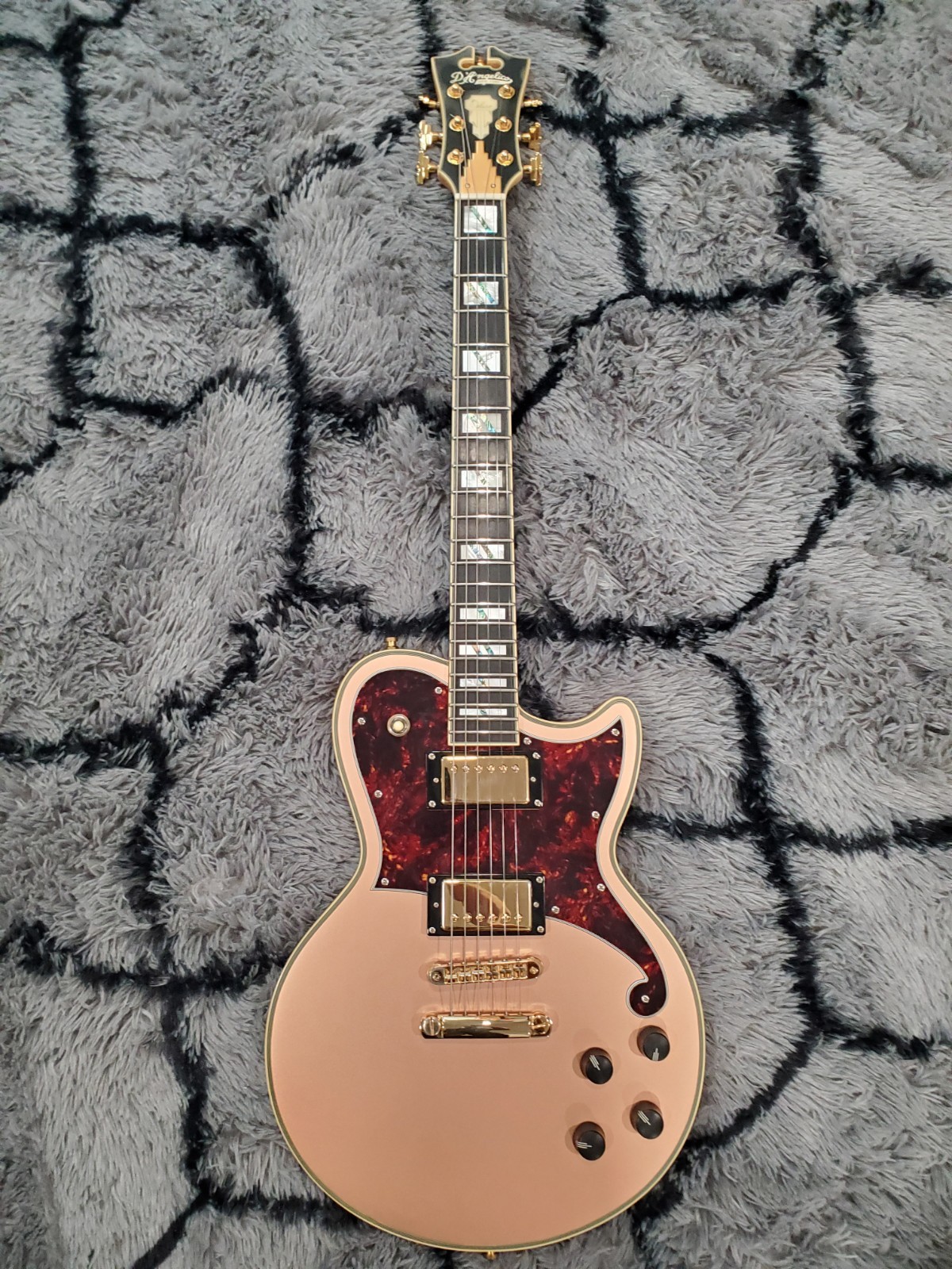 D’Angelico Deluxe Atlantic Limited Edition Electric Guitar Matte Rose Gold