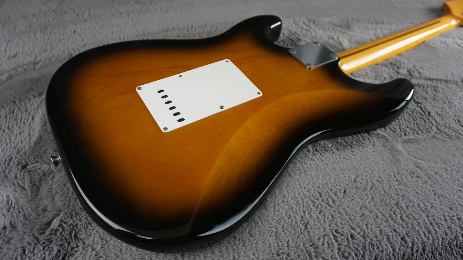 Fender Japan ST57-70TX 2004 Stratocaster 2-Tone Sunburst w Texas Special Pickups