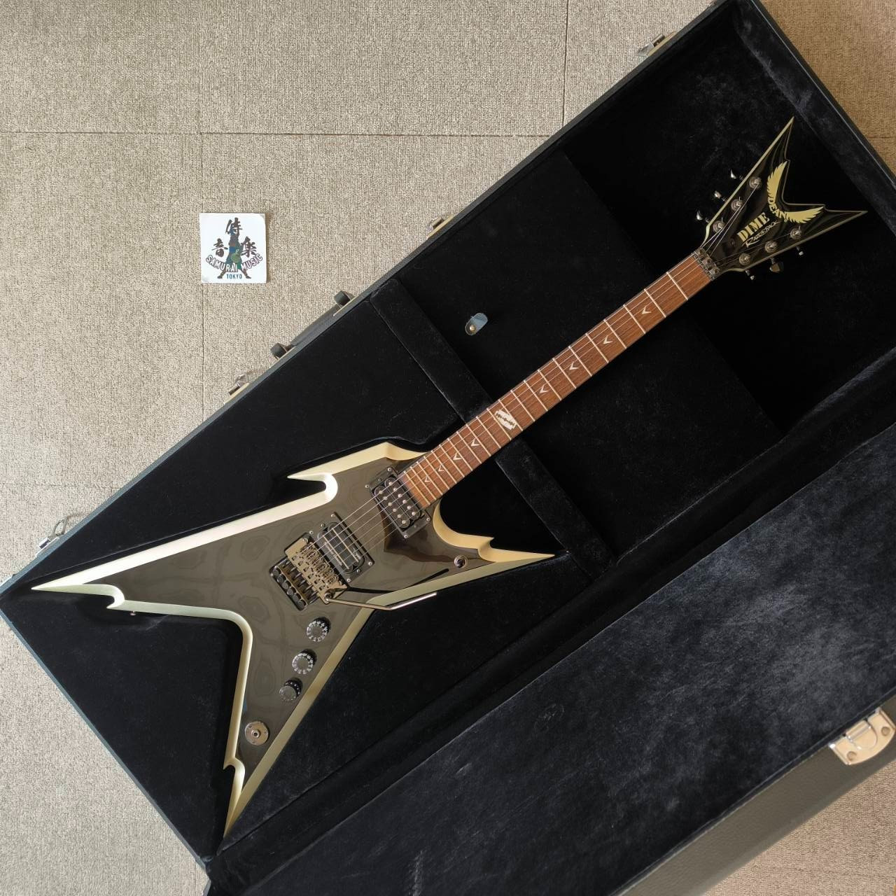 Dean Dime Razorback Silverburst Two-Tone Dimebag Darrell Signature Model w/Case