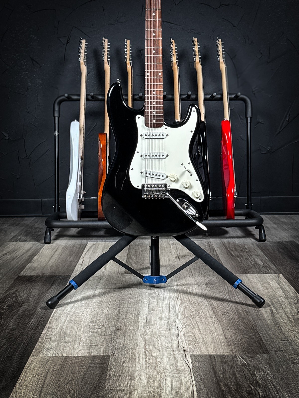 Squier Affinity 20th Anniveresary Stratocaster – Black