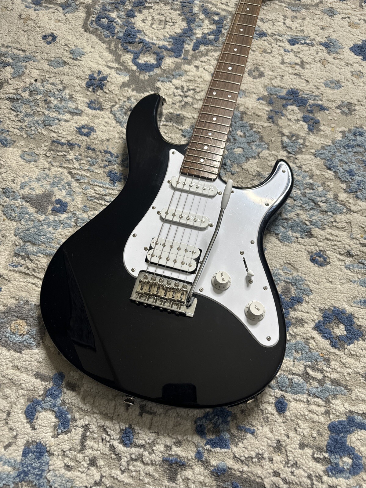 Yamaha Pacifica PAC012 Electric Guitar