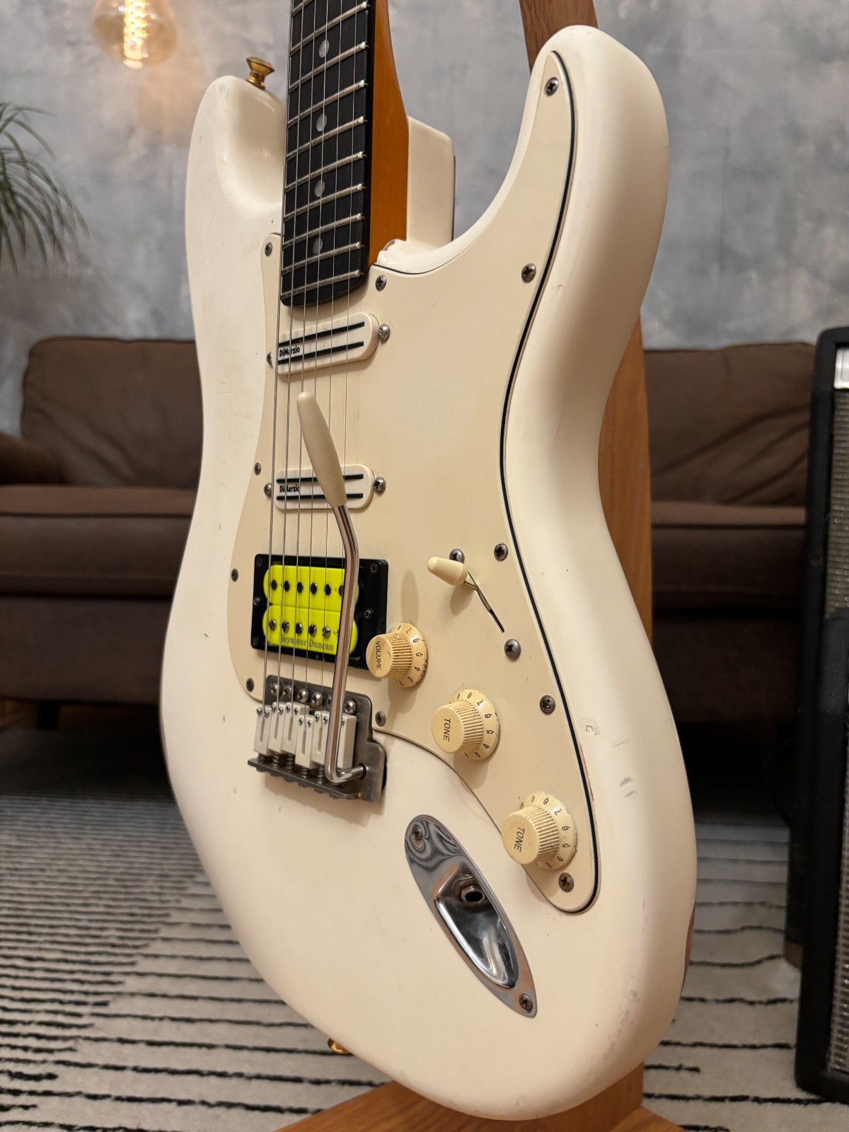 Fender Stratocaster Glas Custom HSS Arctic White Relic 8.2lbs w/ V