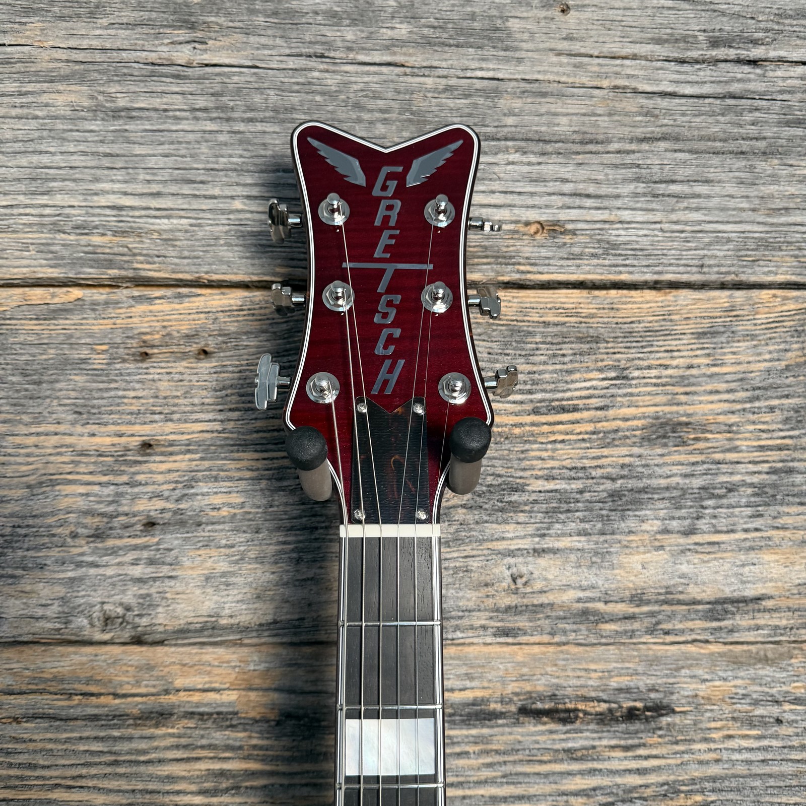 Gretsch G6134TFM-NH Nigel Hendroff Penguin – Dark Cherry Metallic Flame