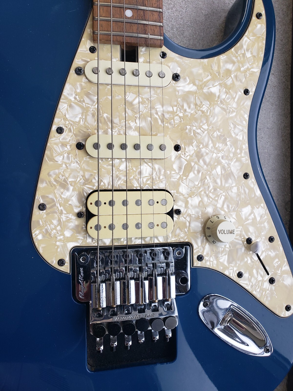 Electric Guitar Discovery Series Floyd Rose FR Blue 80% Frets in good condition.