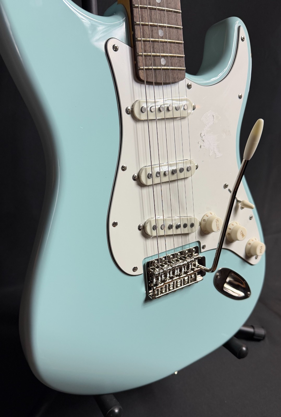 Squier FSR Classic Vibe 70’s Stratocaster Electric Guitar Sonic Blue Finish 680