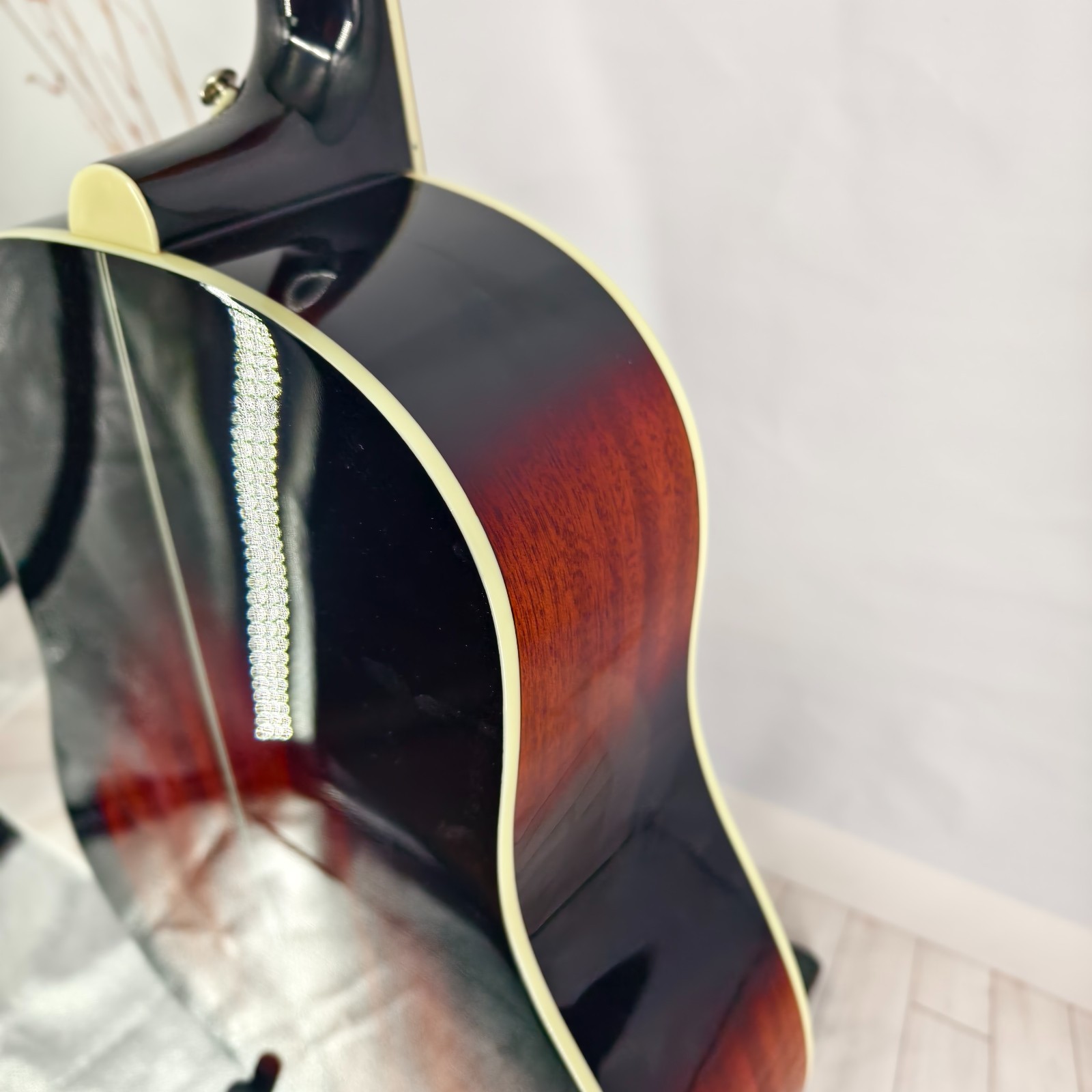 Ship US J-160E Original Acoustic-Electric Guitar – Vintage Sunburst Spruce Top