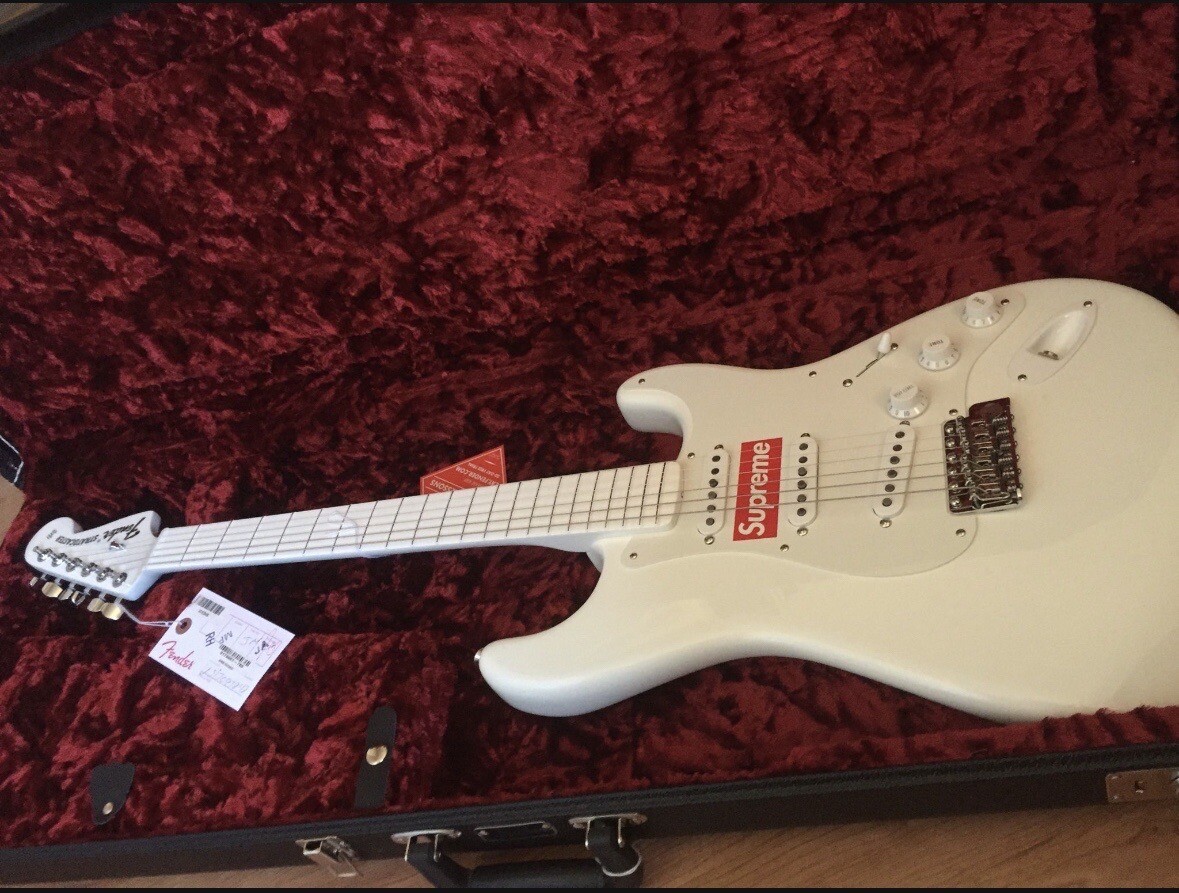 Supreme Fender Stratocaster FW17 2017 Brand New W Original Box And Receipt NYC