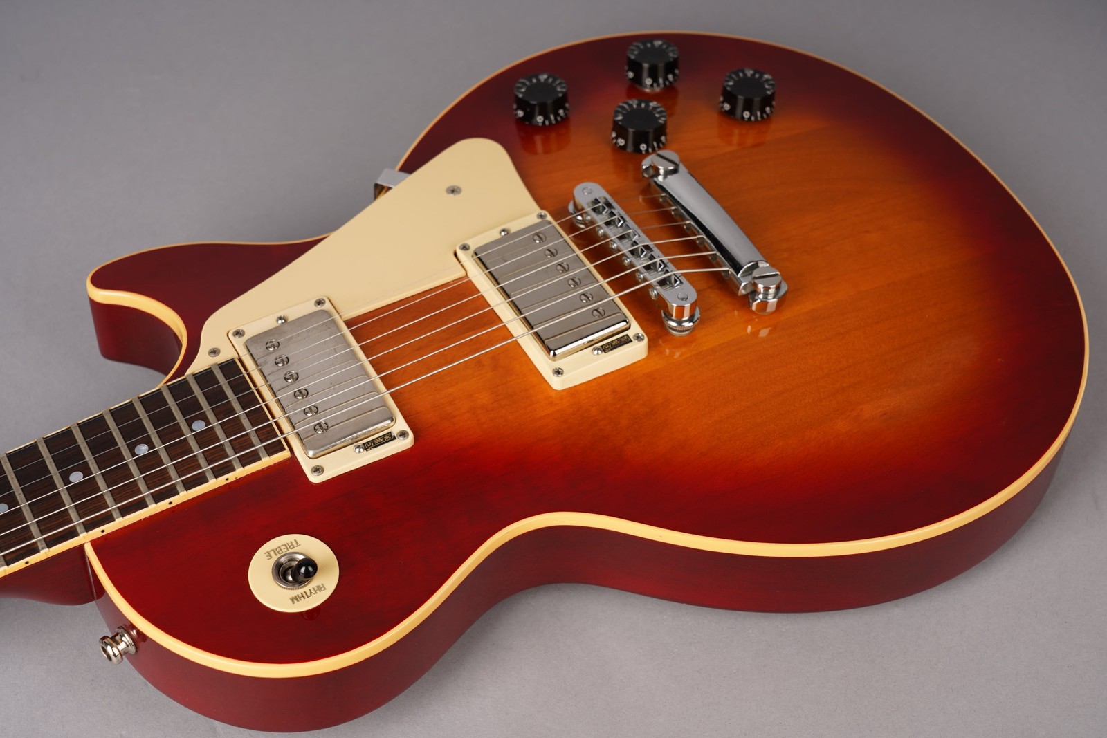 Gibson Custom Shop Edition Les Paul Studio Standard – 1983 – Cherry Sunburst