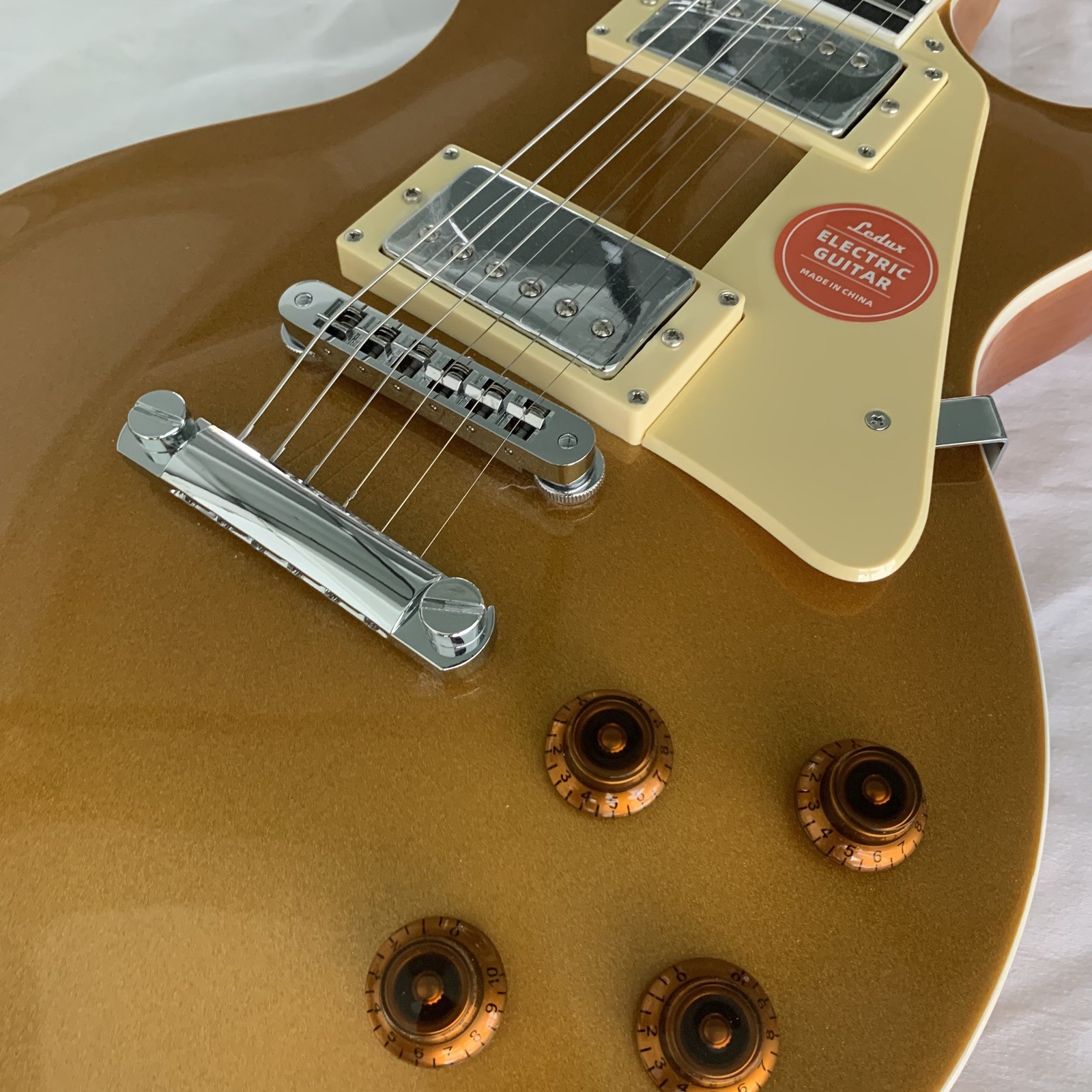 Hot sale Solid Body Electric Guitar Gold Maohogany HH Pickups ABR Bridge