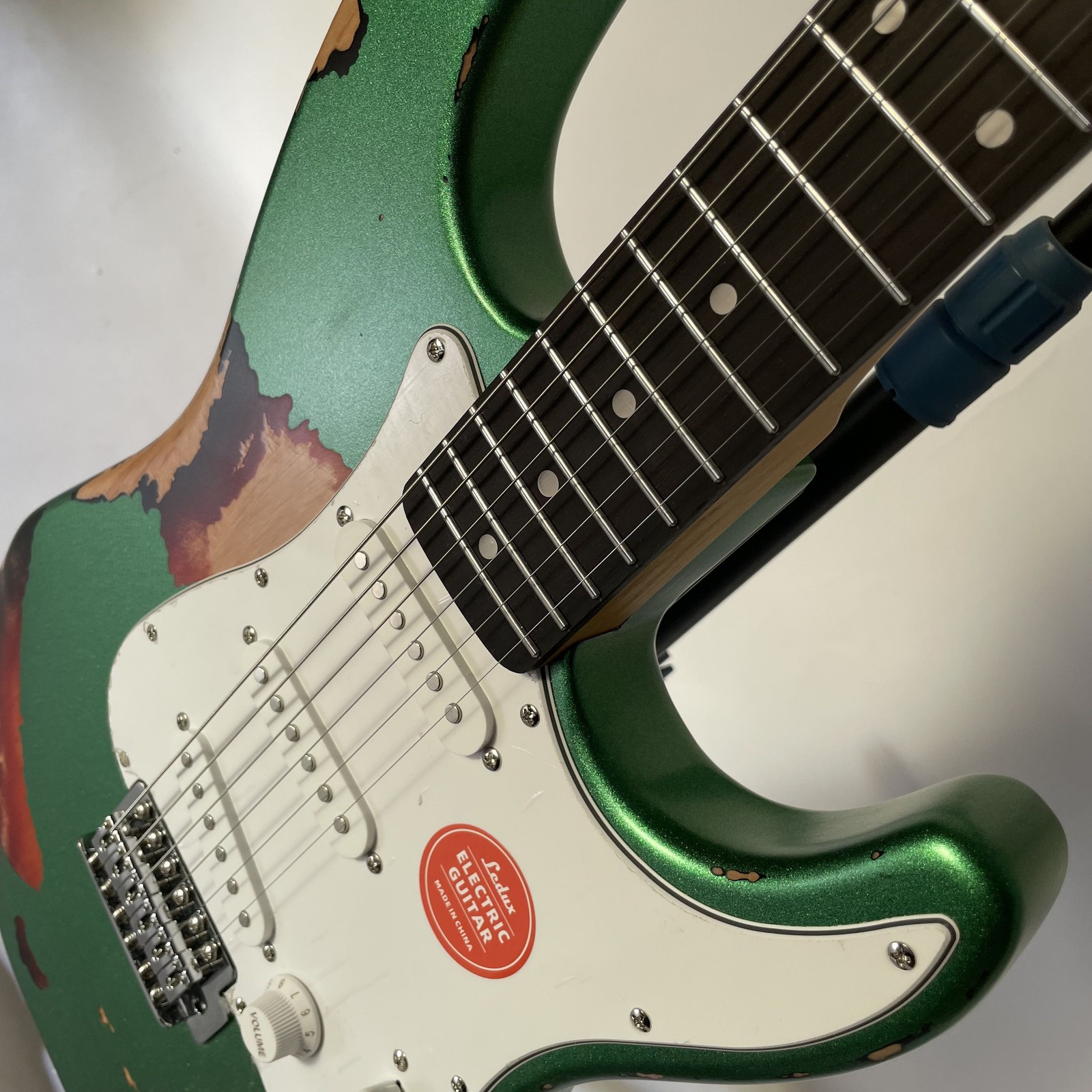 Aged Unbranded Electric Guitar Chrome part Rosewood Fingerboard with pickguard