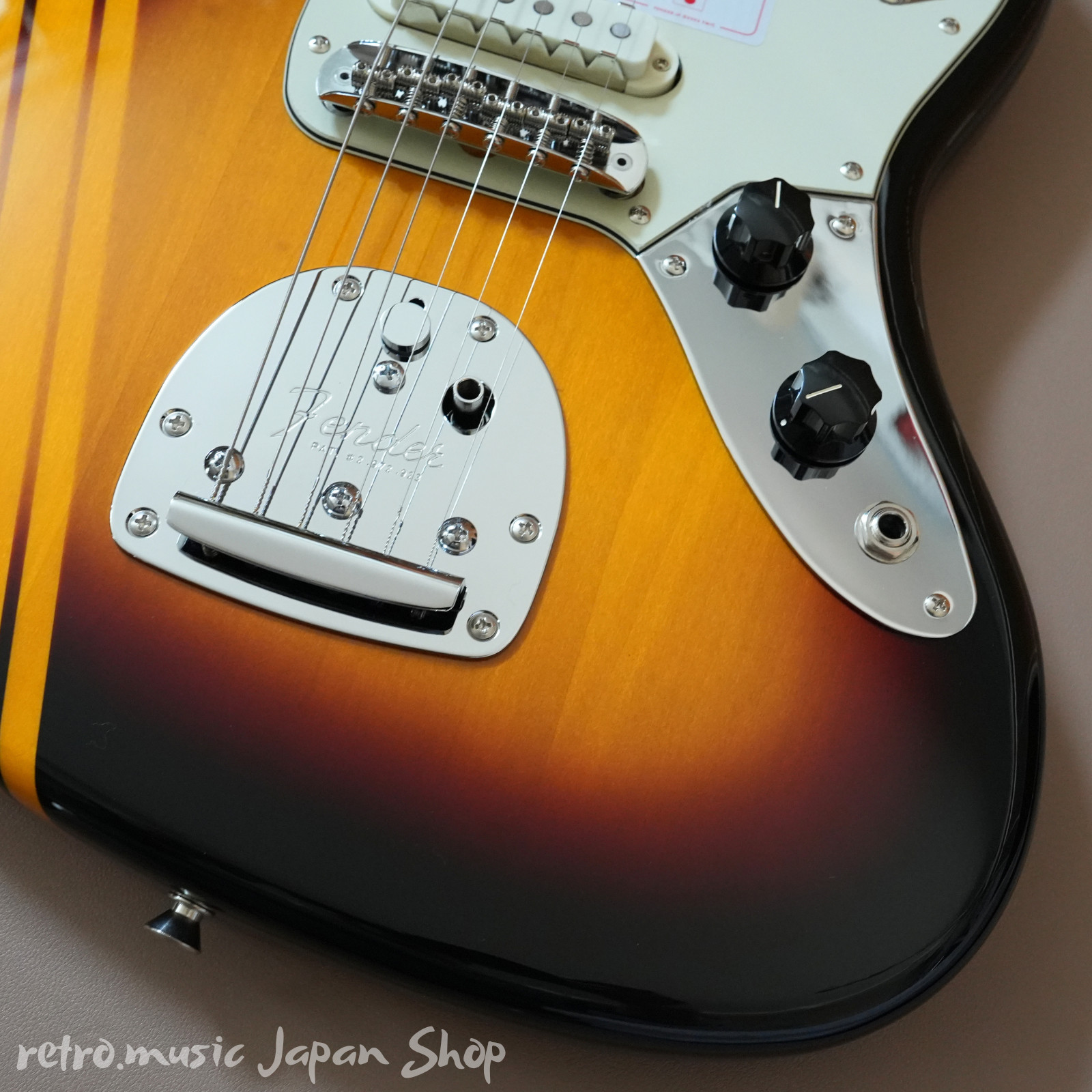 Fender MIJ Traditional 2025 60s Jaguar Competition 3-Color SunburstAged Natural