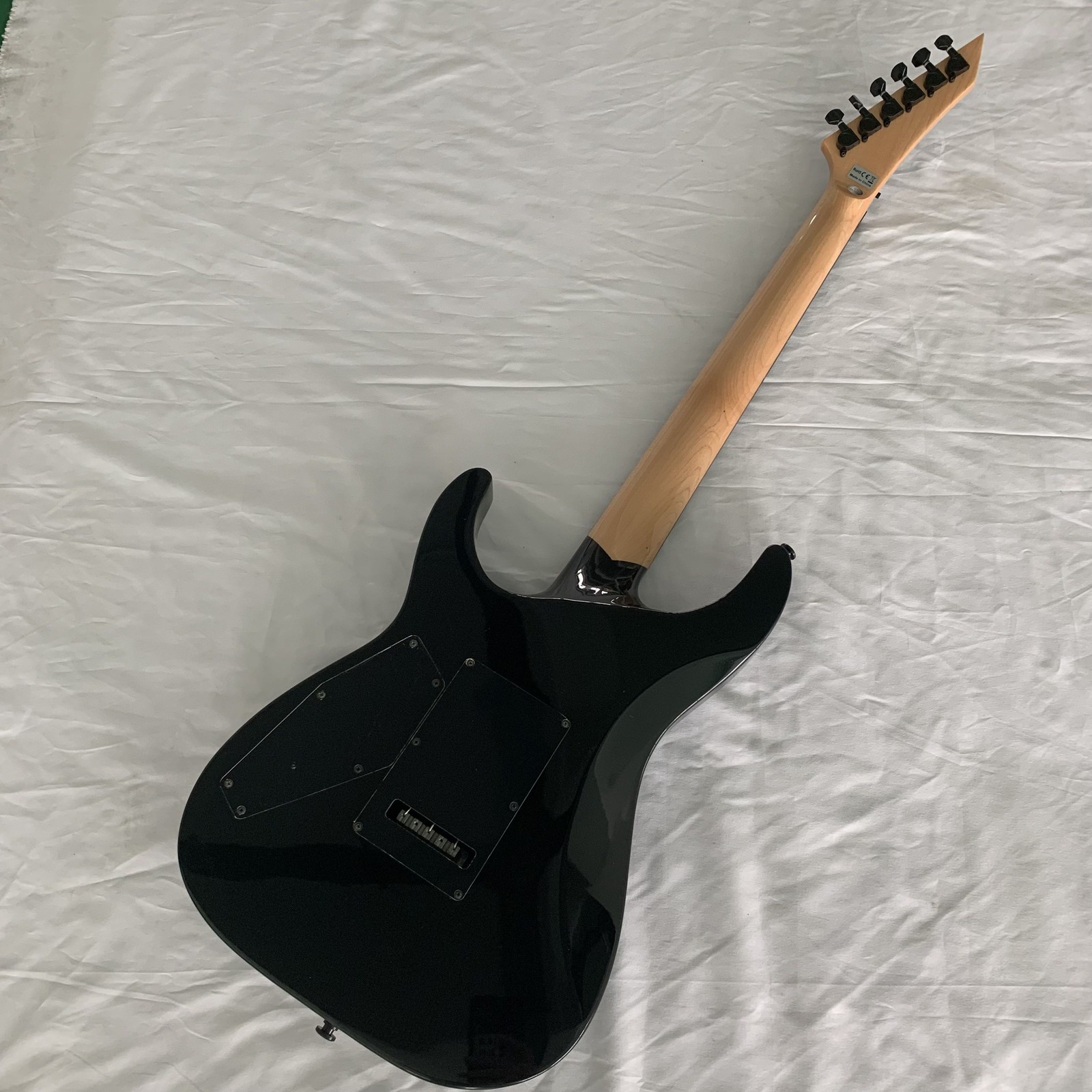 Cutaway Ledux Electric Guitar H-H Pickups Double Tremolo Black Finish Black HW