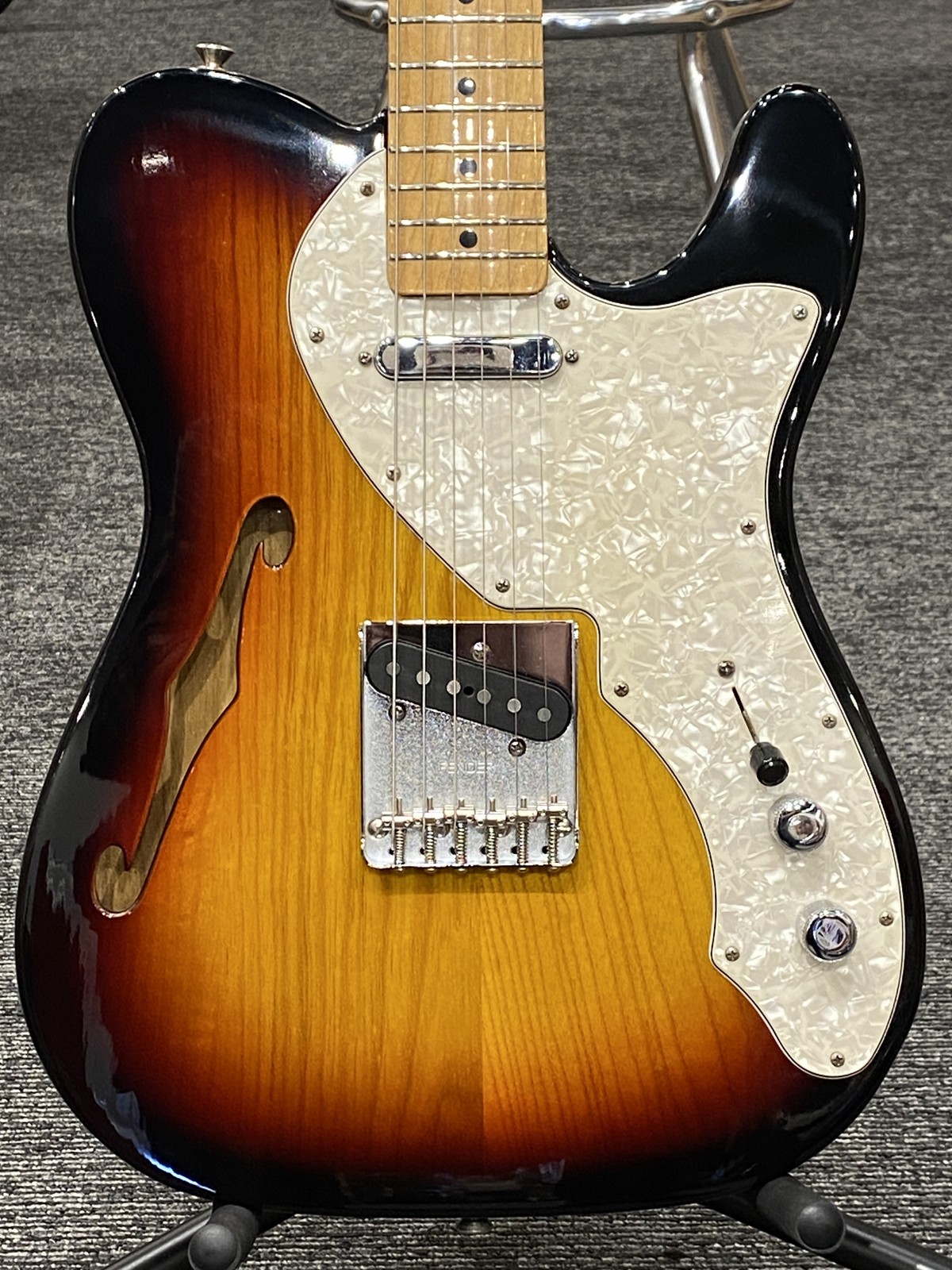 Excellent Fender Classic Series ’69 Telecaster Thinline Electric Guitar, Maple F