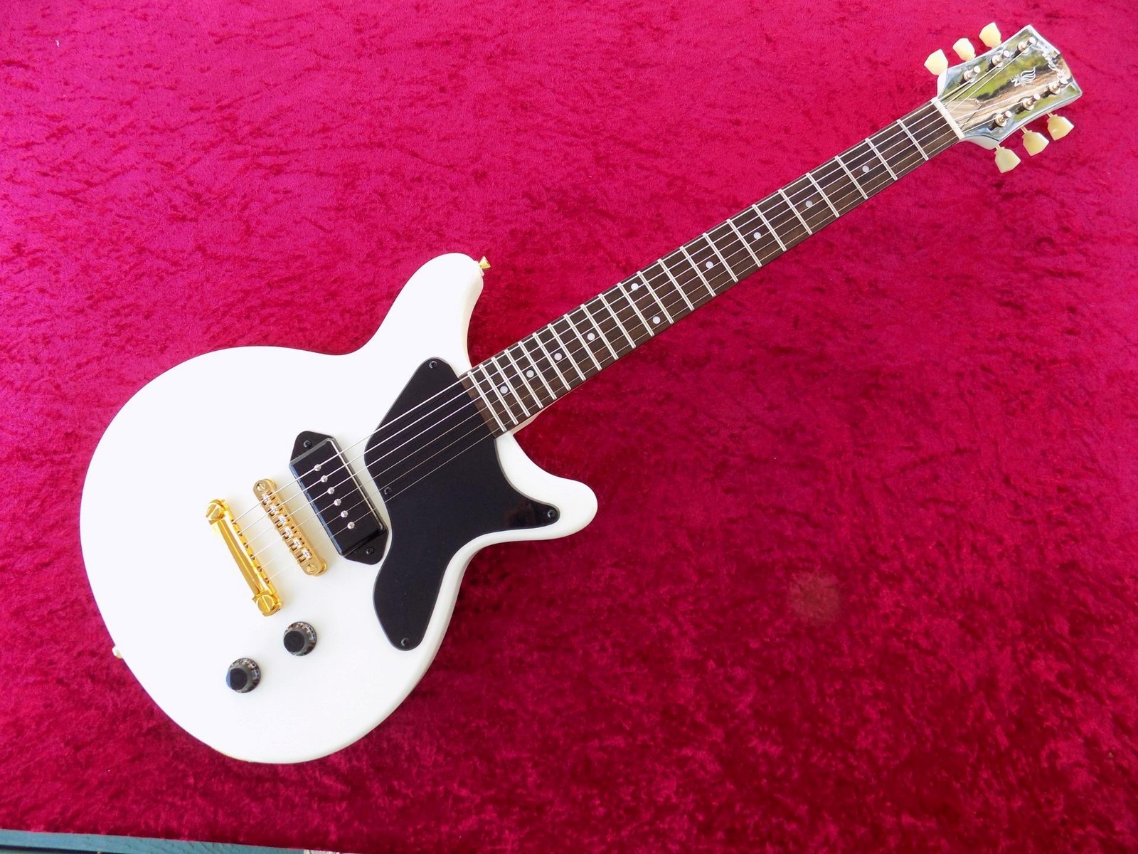 Firefly Set Neck P90 Double Cutaway, Gold Hardware,Wilkinson Tuners, PIO Cap