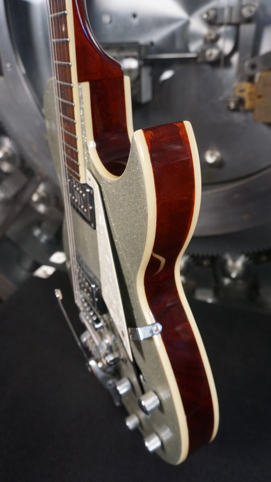Michael Kelly Semi-Hollow Dual F-Hole HH – Silver Sparkle Korea w/ Bigsby