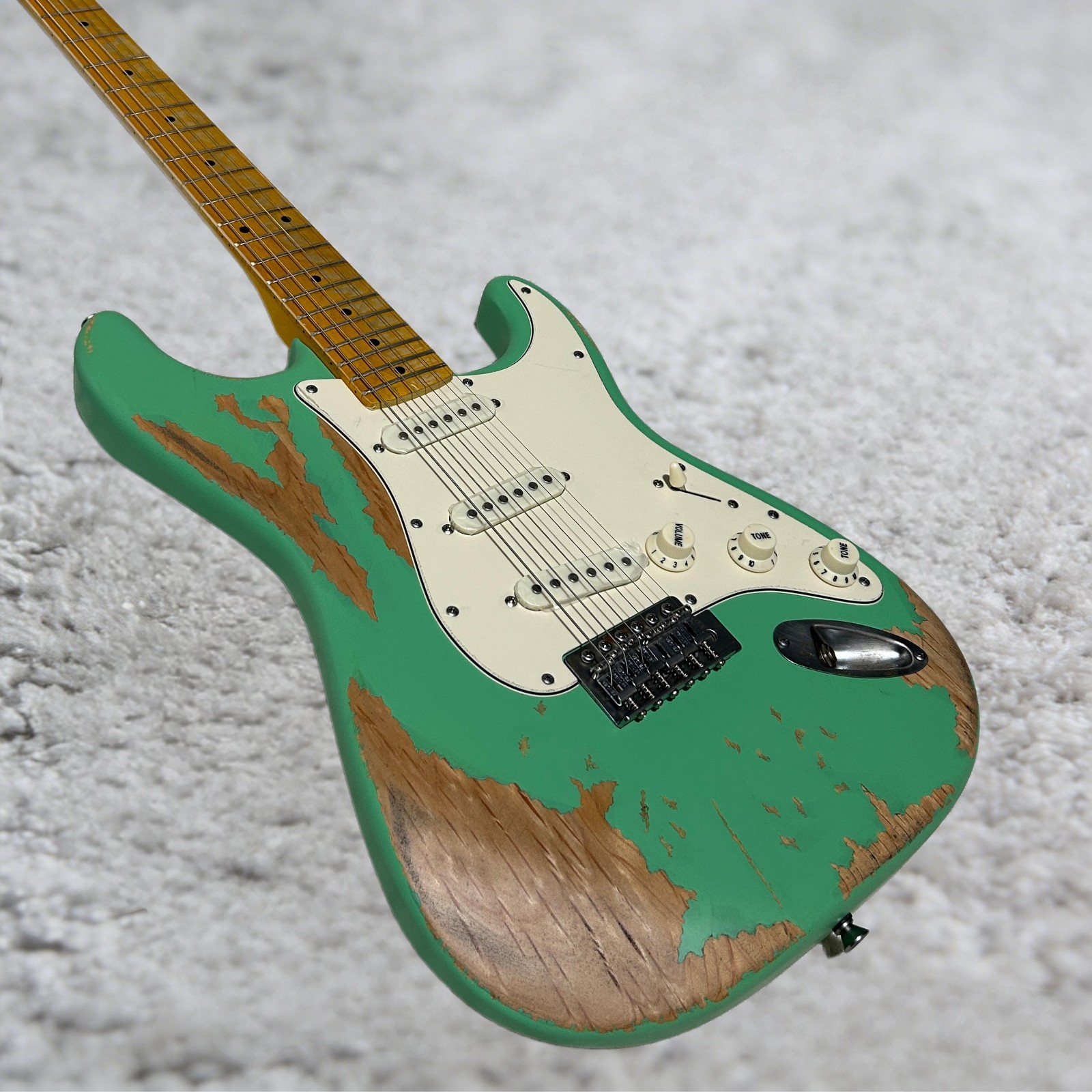 Aged ST Electric Guitar Alder Body Green Color Maple Fretboard 21 Frets
