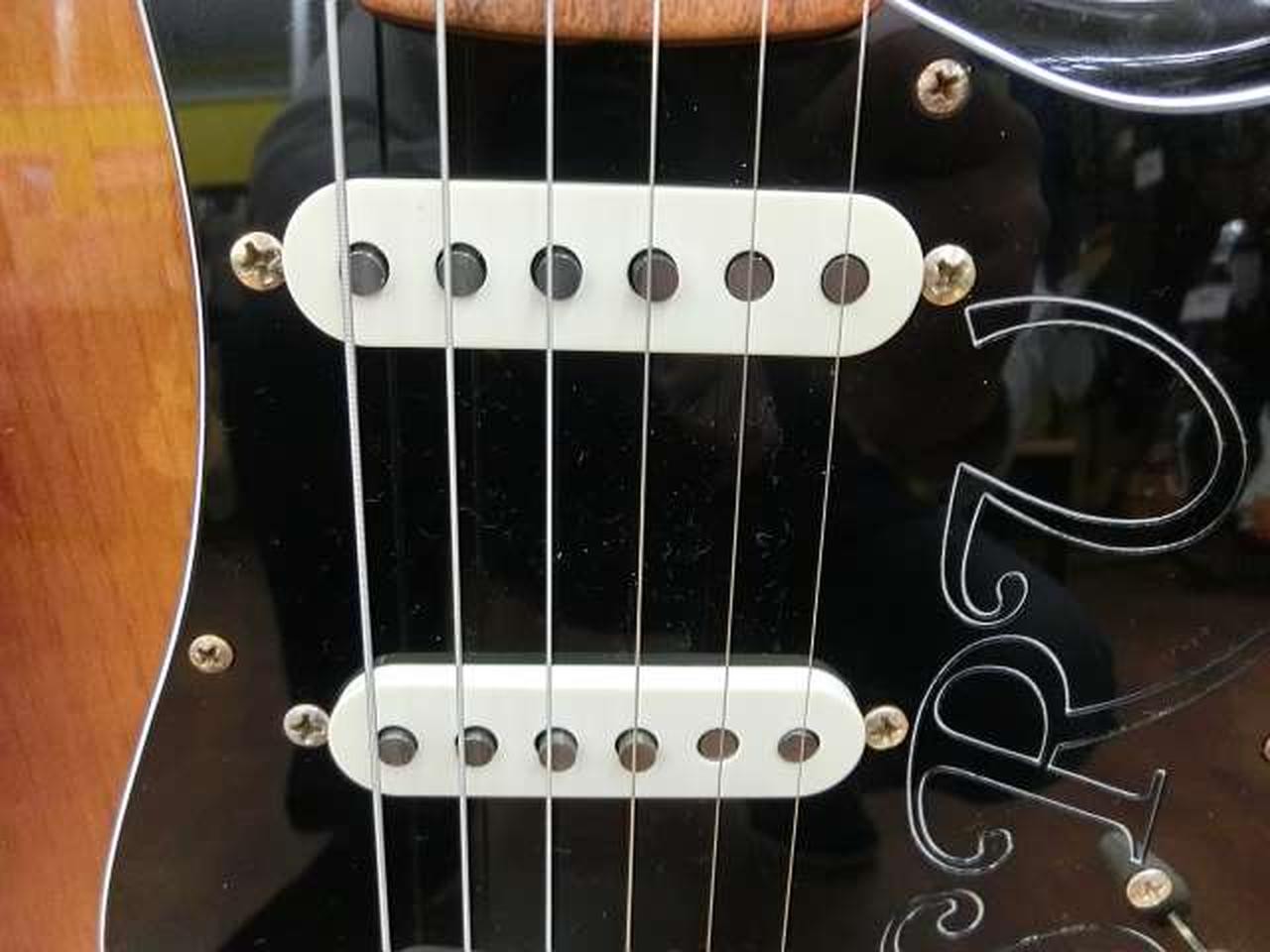 FENDER SRV ST 3TS guitar