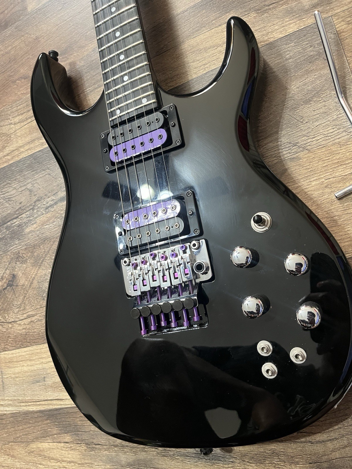 90’s Carvin DC-127 Reverse Floyd Rose Electric Guitar – Black