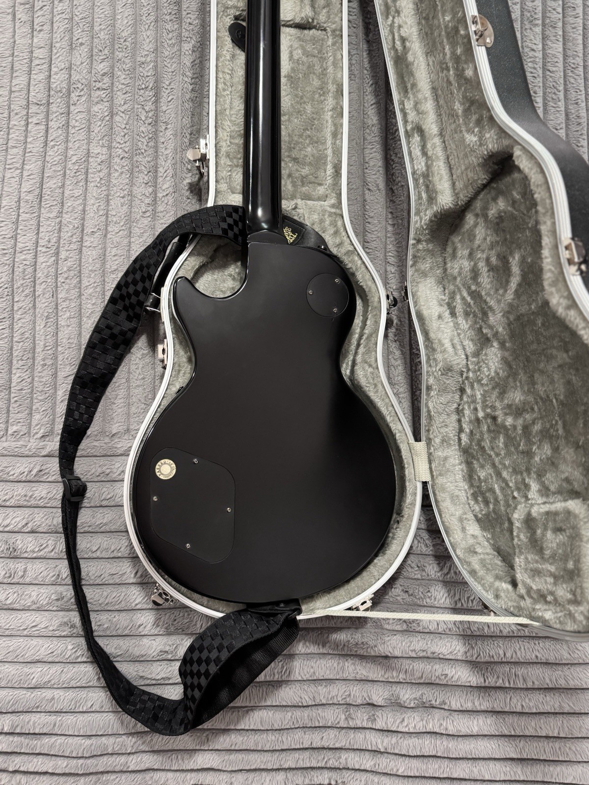2002 Epiphone Goth Les Paul Made in Korea Electric Guitar w RoadRunner Hard Case