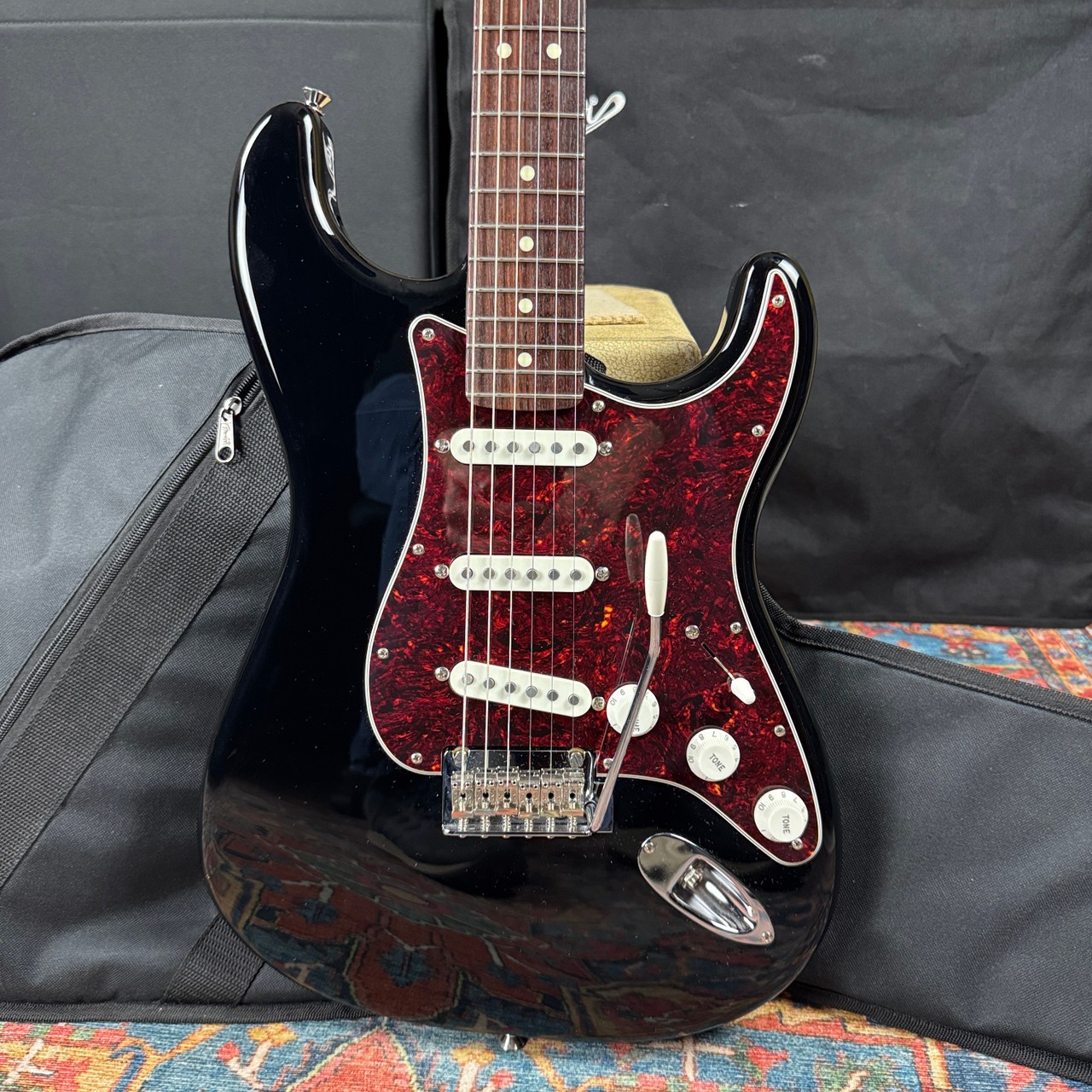 Fender Hybrid II 60’s Stratocaster Black w/Tortoise Guard Alder – 2022