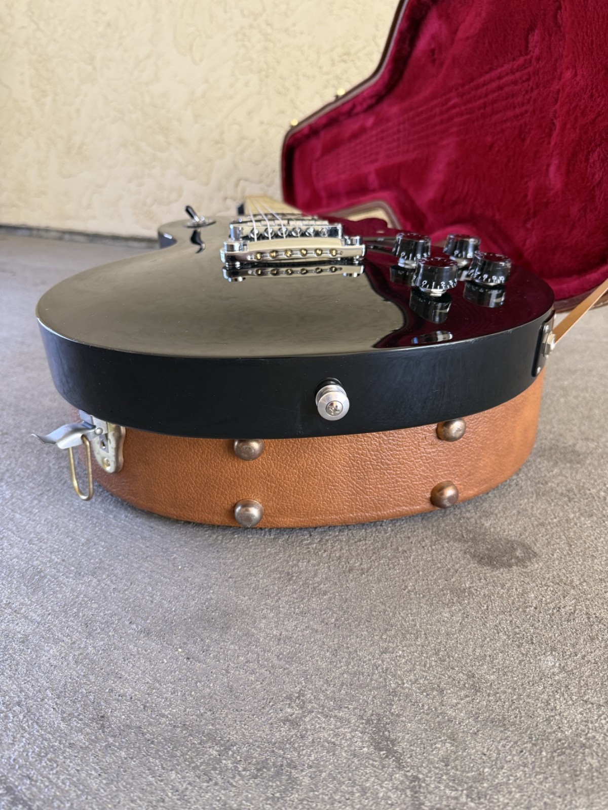 Gibson Les Paul Studio Ebony Black w/ OHSC Push Pull Pots