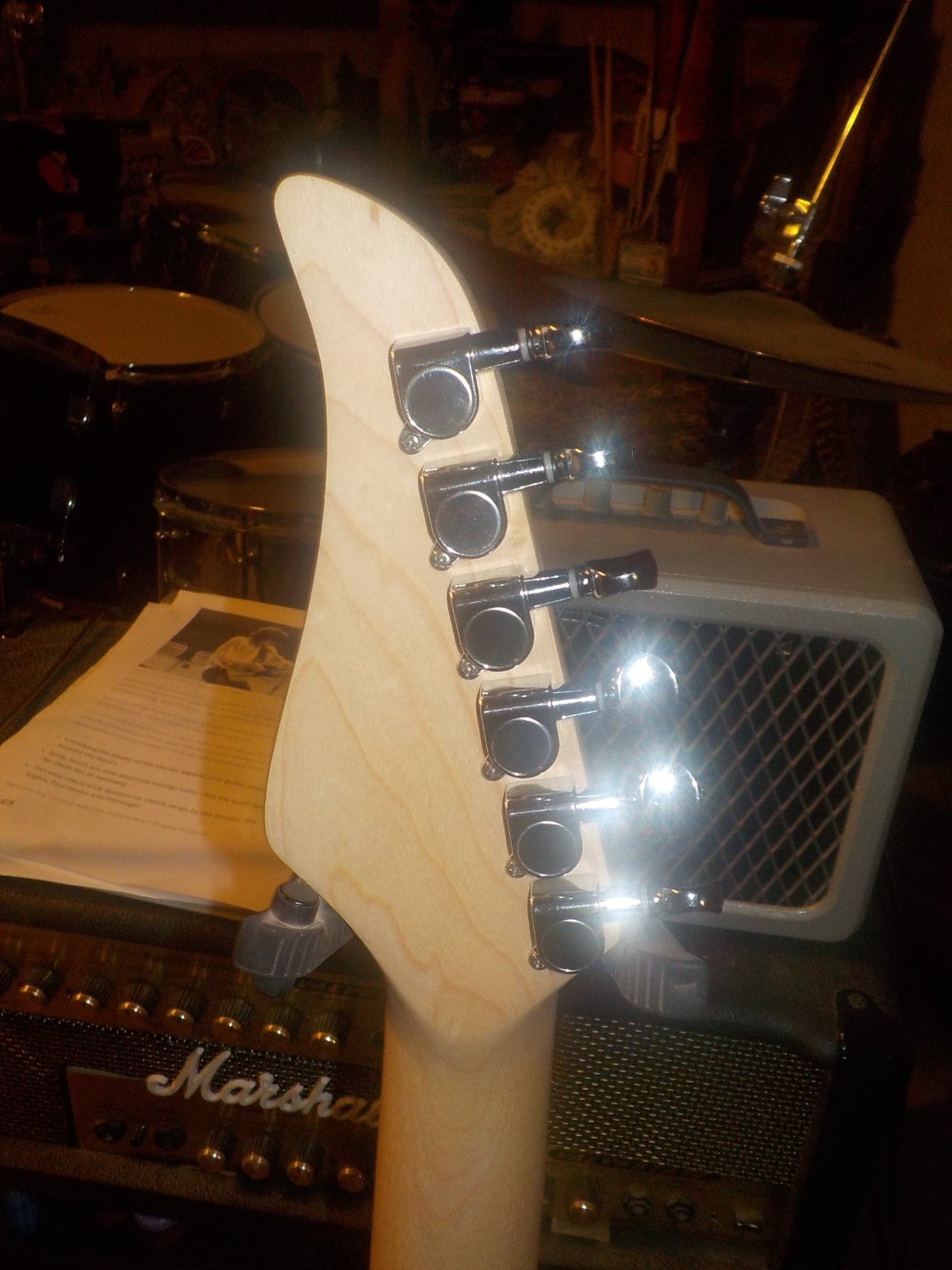 Bright Stratstyle Guitar With Style & Playability! Tone To The Bone!
