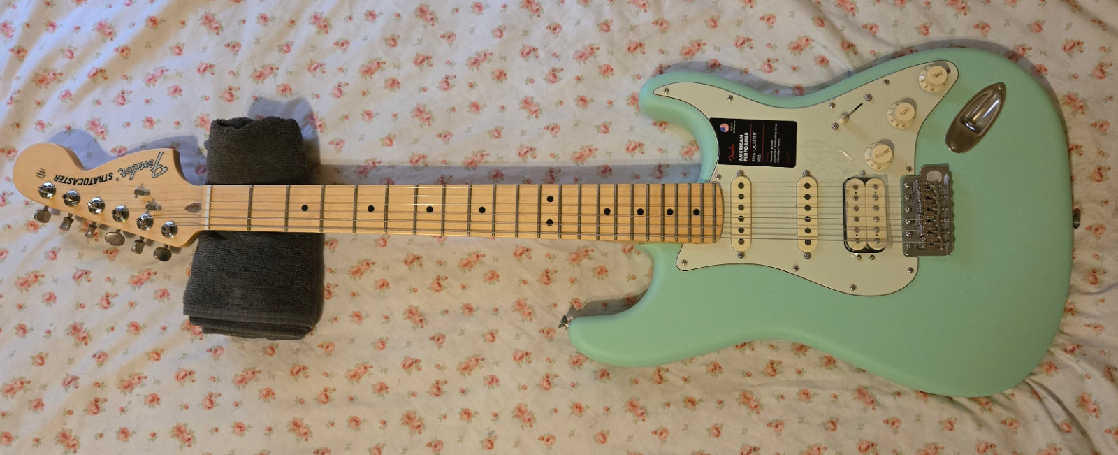 2025 Fender American Performer Stratocaster HSS – Satin Surf Green