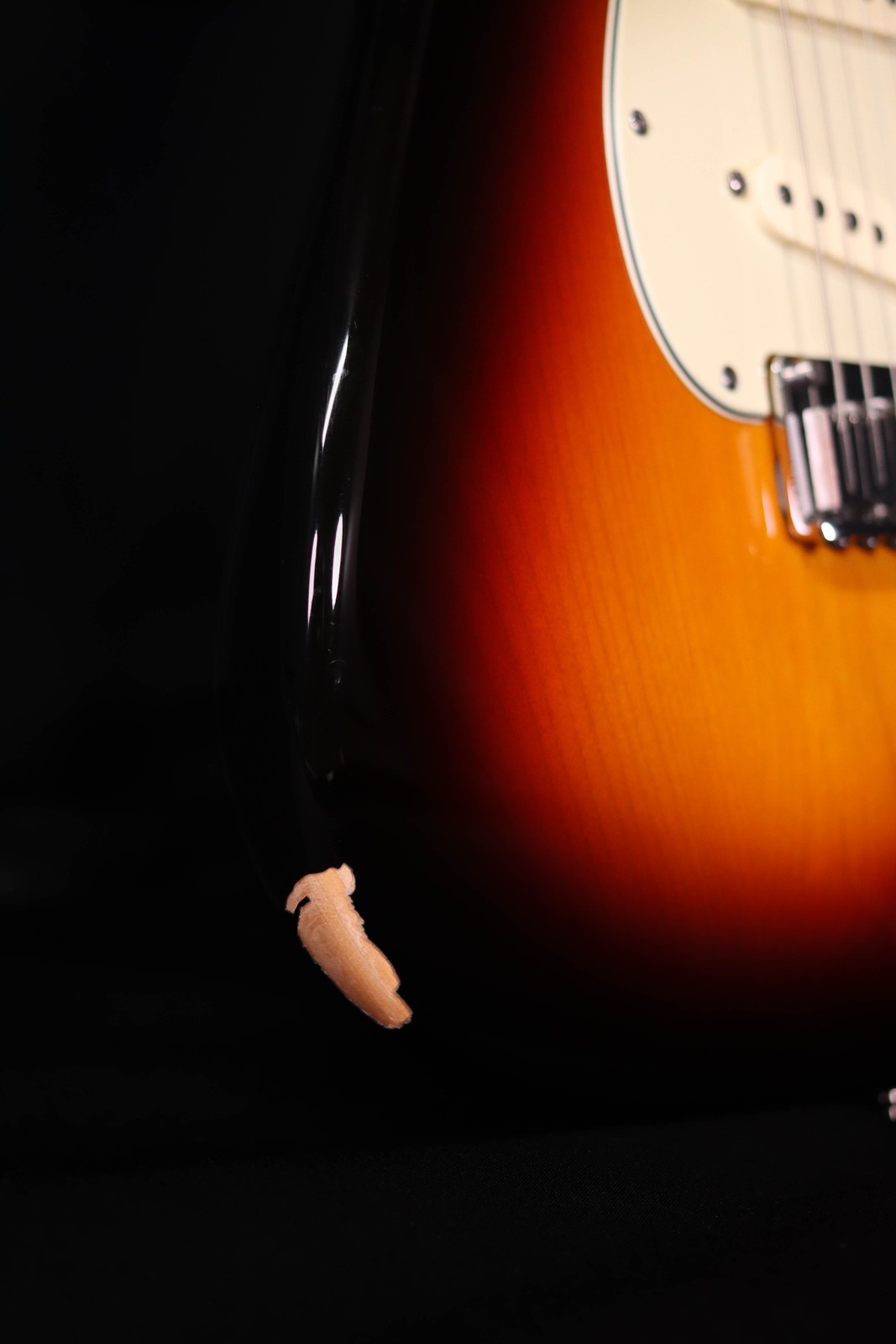 Fender American Deluxe Stratocaster, 3 Color Sunburst, 2005 – USED