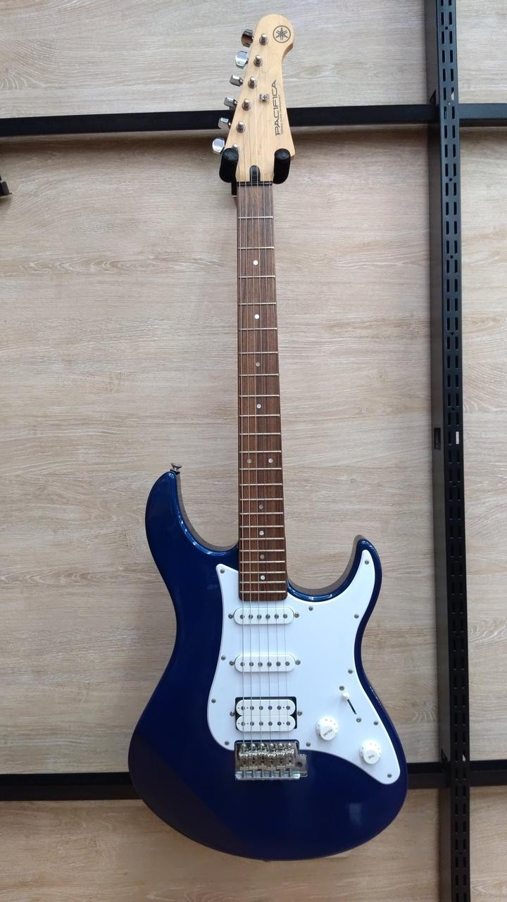 YAMAHA PAC012 Electric Guitar-29