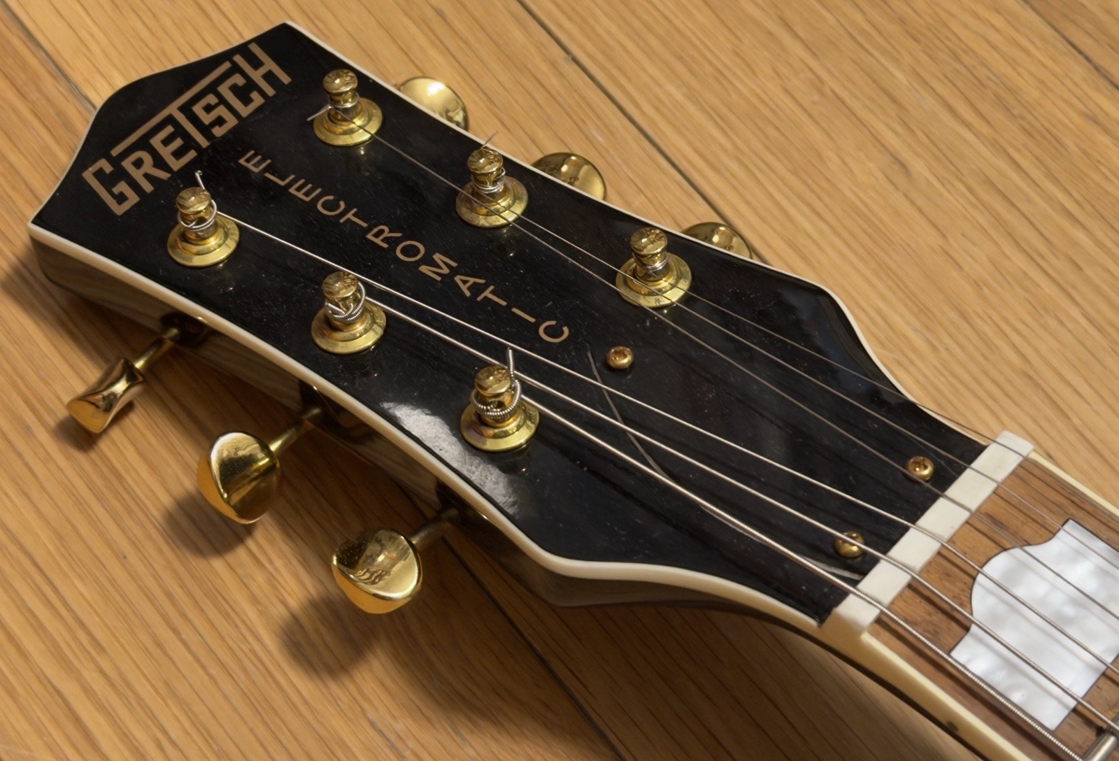 Gretsch G5237TG Electromatic Jet FT Bigsby LE Guitar Black Pearl Metallic Gold