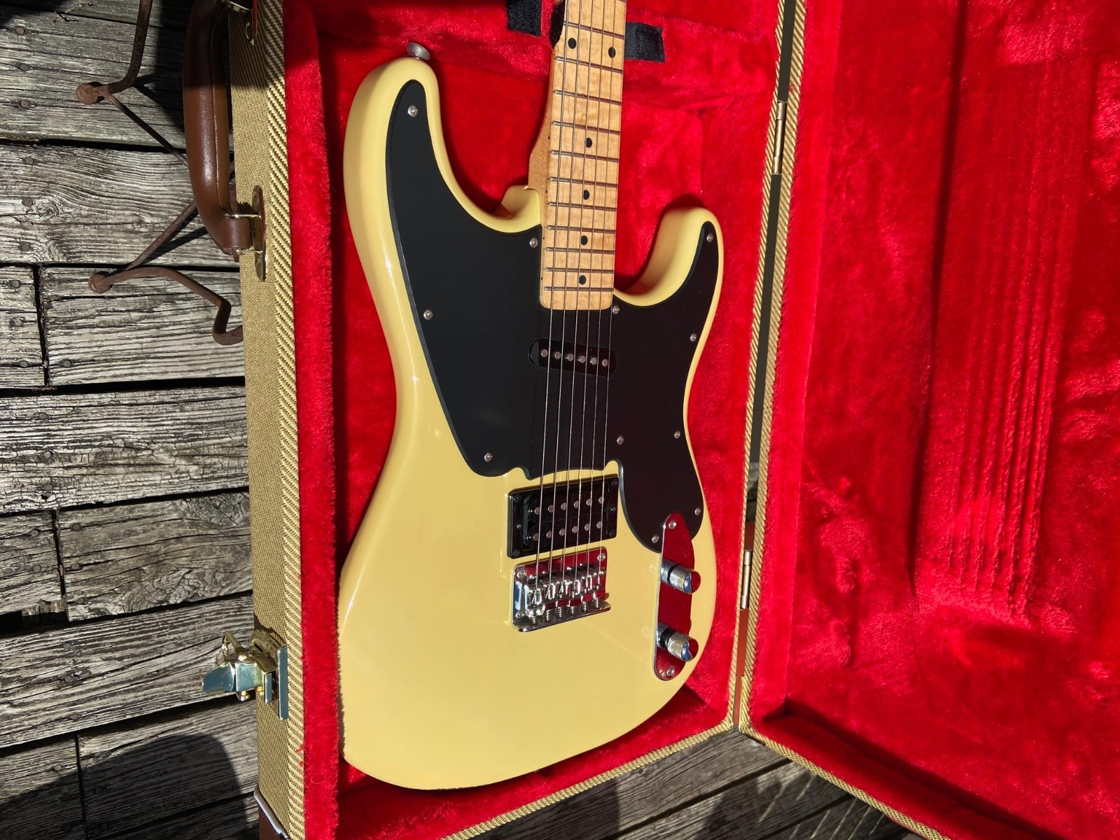 Squier ’51 Butterscotch Electric Guitar W/Case – Maple Cap – NEAR MINT
