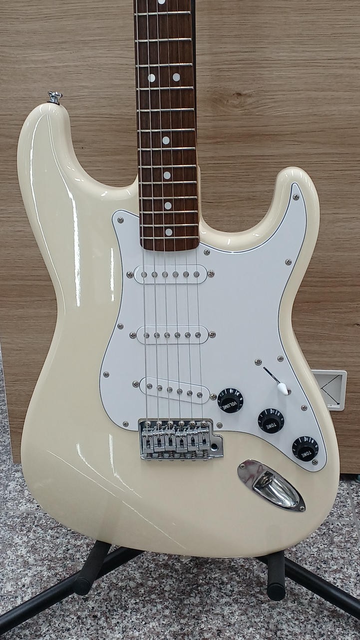 FENDER JAPAN ST72 Stratocaster type