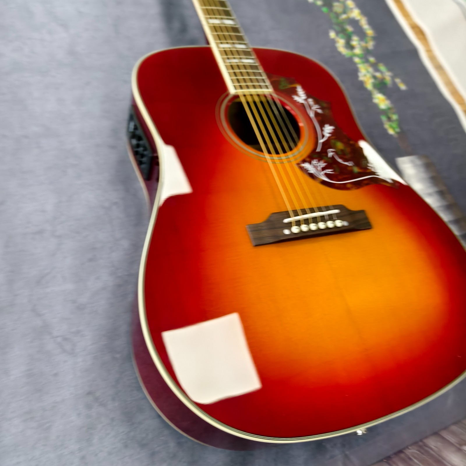 Ship US Hummingbird Acoustic Guitar Cherry Sunburst Finish Sitka Spruce Top