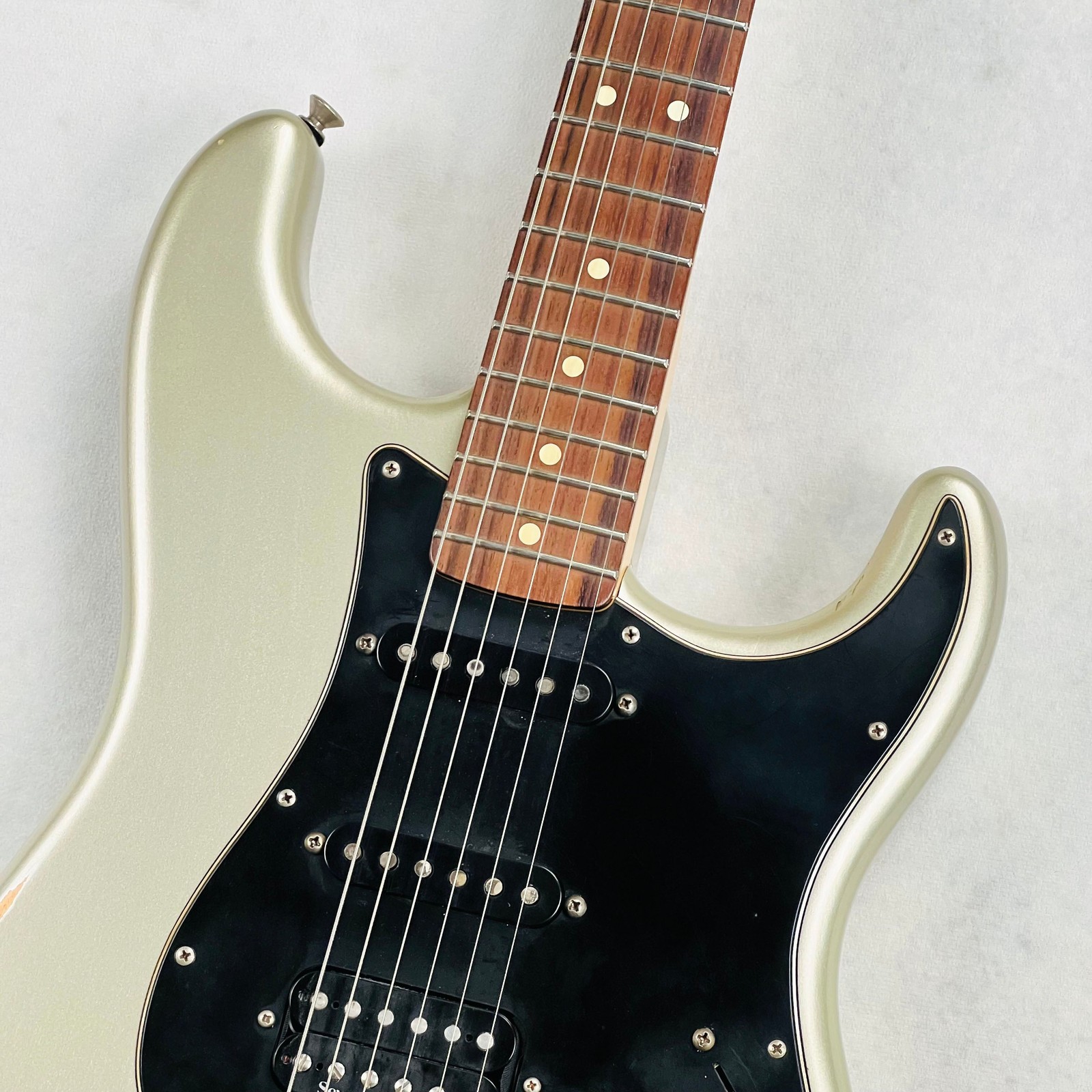Fender Road Worn Player Stratocaster HSS 2011 – Inca Silver
