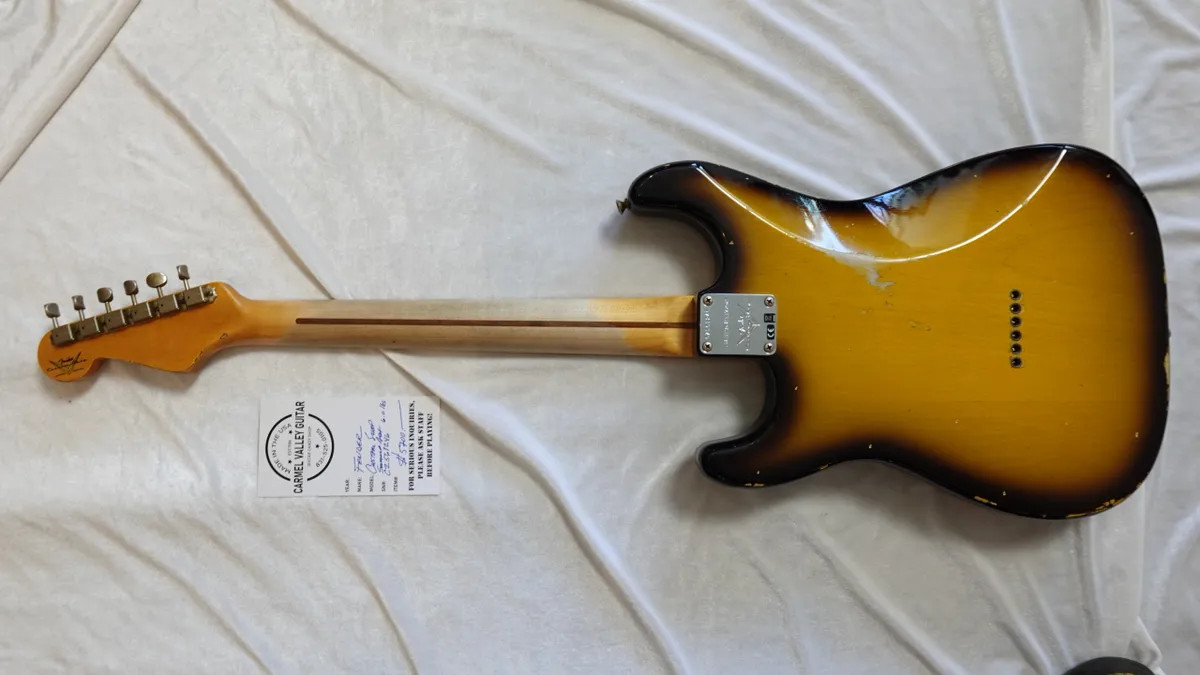 2005 Fender Custom Shop Relic Strat – 6 pounds