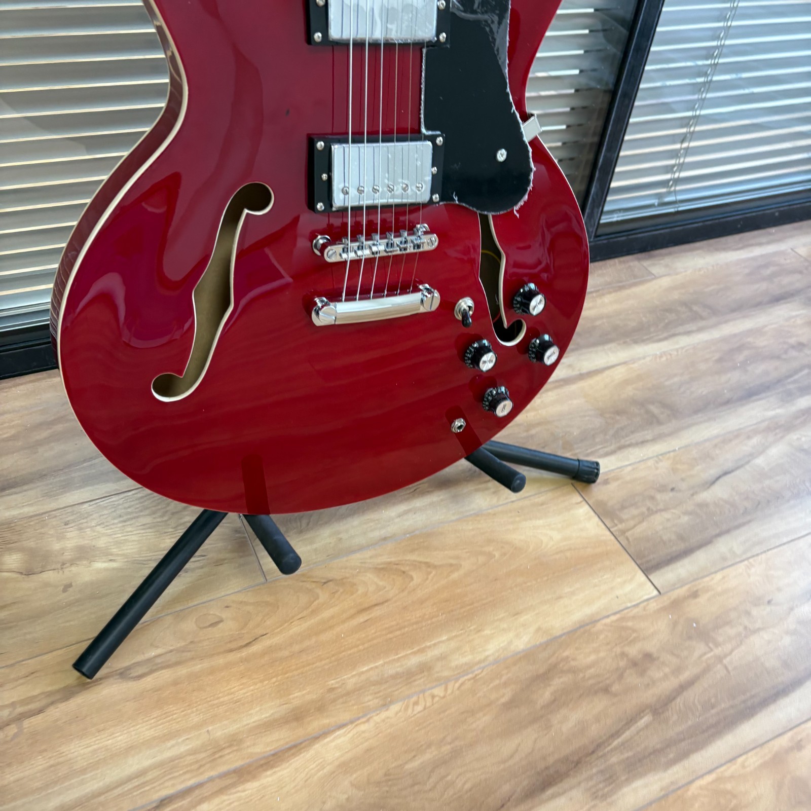 Semi-Hollow Red Electric Guitar Rosewood Fingerboard Fixed Bridge