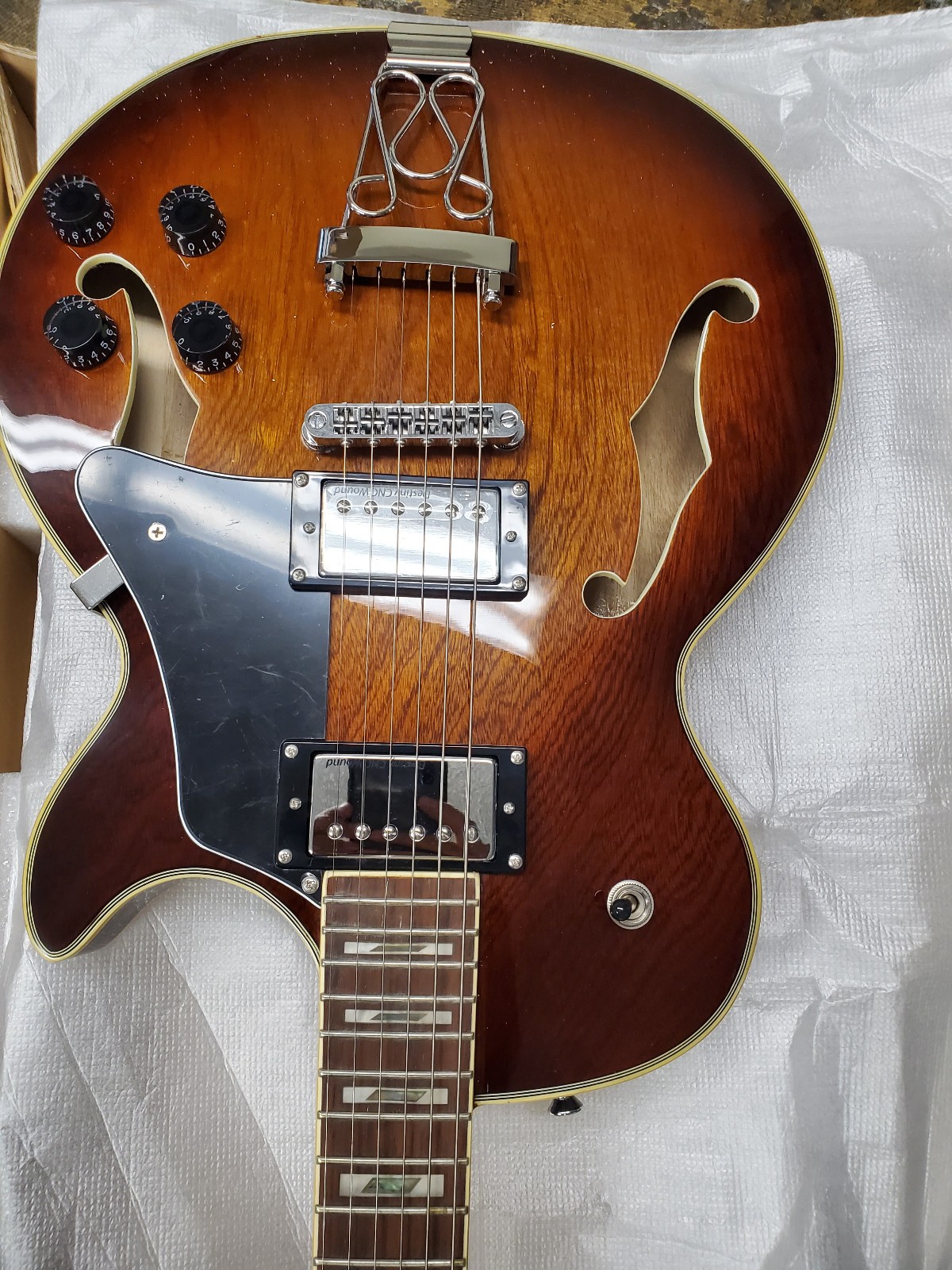 IYV-IJZ-300 TSB Jazz Solid hollow-Body Electric Guitar, Tobacco Sunburst