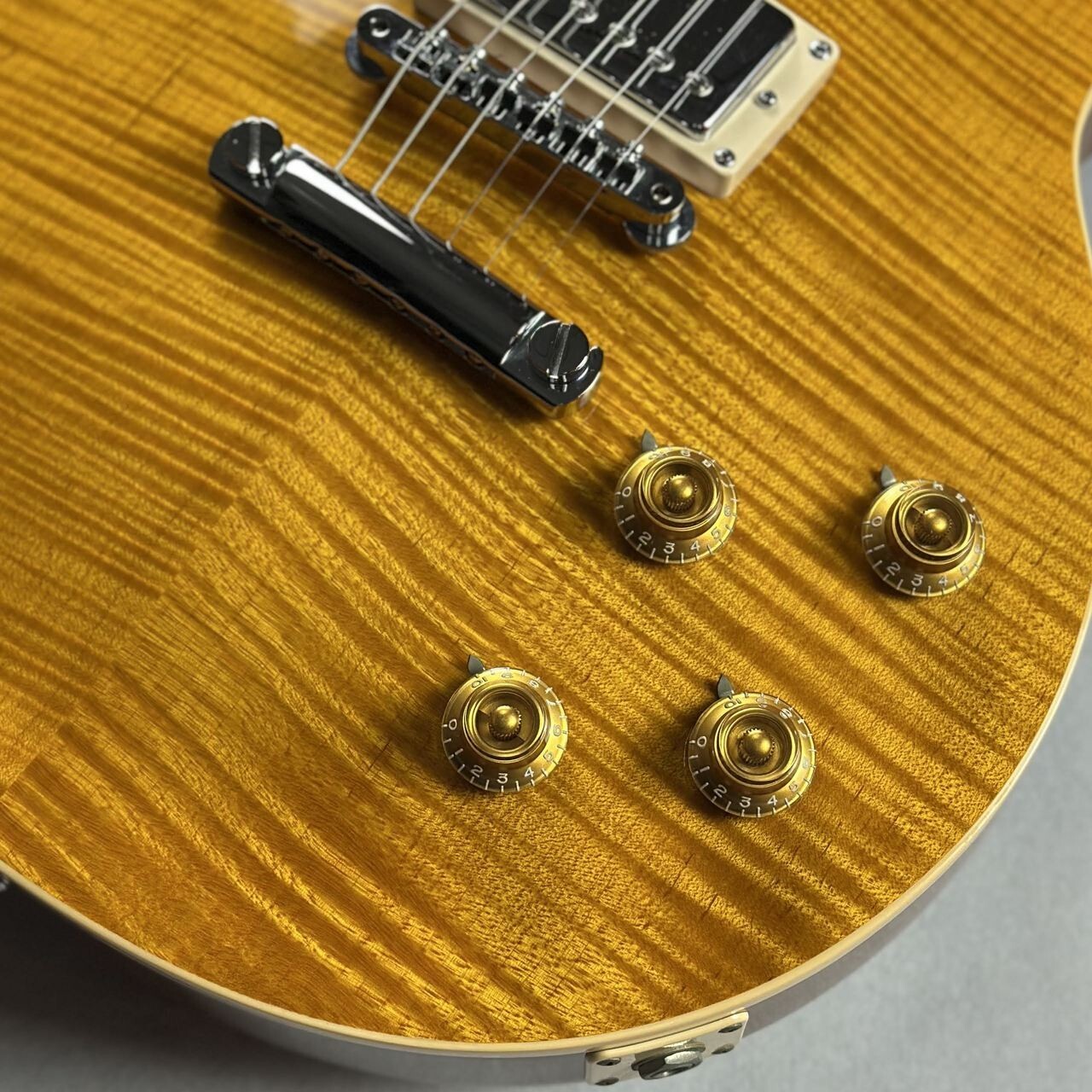 Gibson Les Paul Classic Premium Plus Trans Amber 1995 Electric Guitar