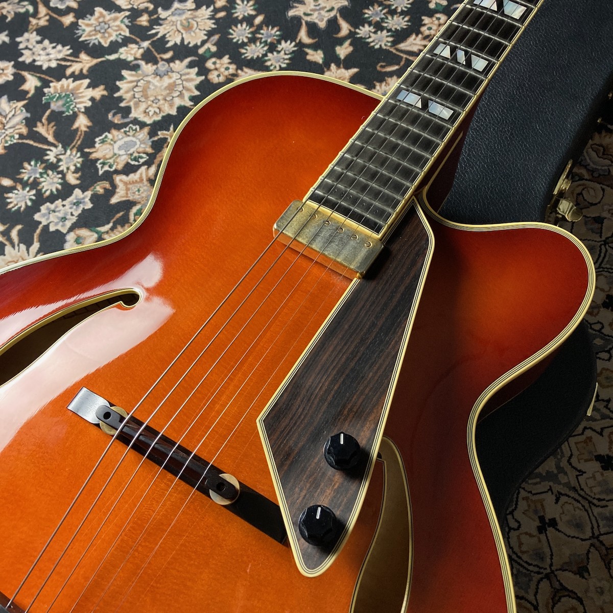 D’Aquisto DQ-NYE New Yorker Electric 17″ Almond Burst Used