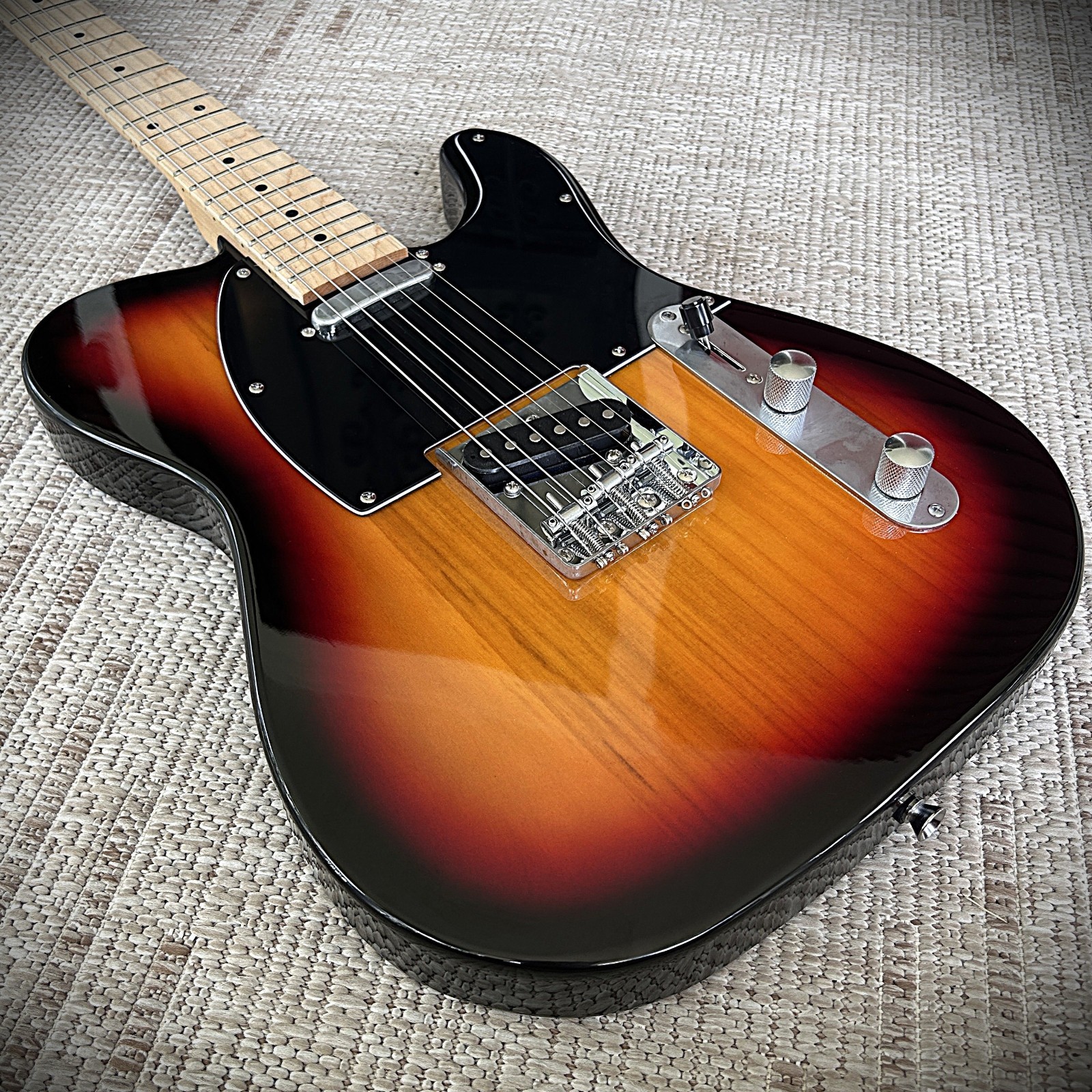 Sunburst Electric Guitar Package with Single Cutaway, Maple Fretboard, Gig Bag