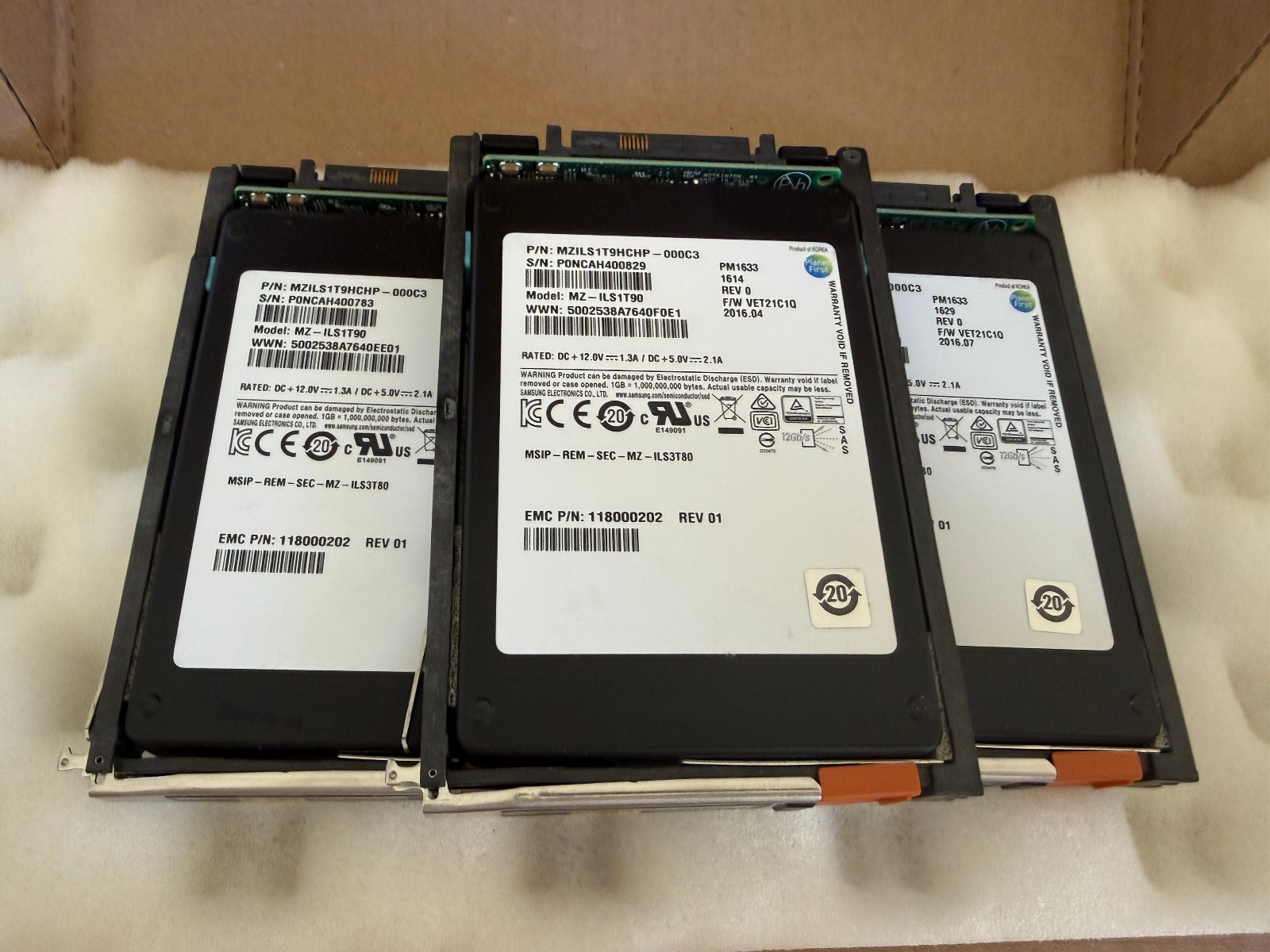 DELL EMC Samsung PM1633 Series 1.92TB SAS MZILS1T9HCHP SSD MZ-ILS1T90