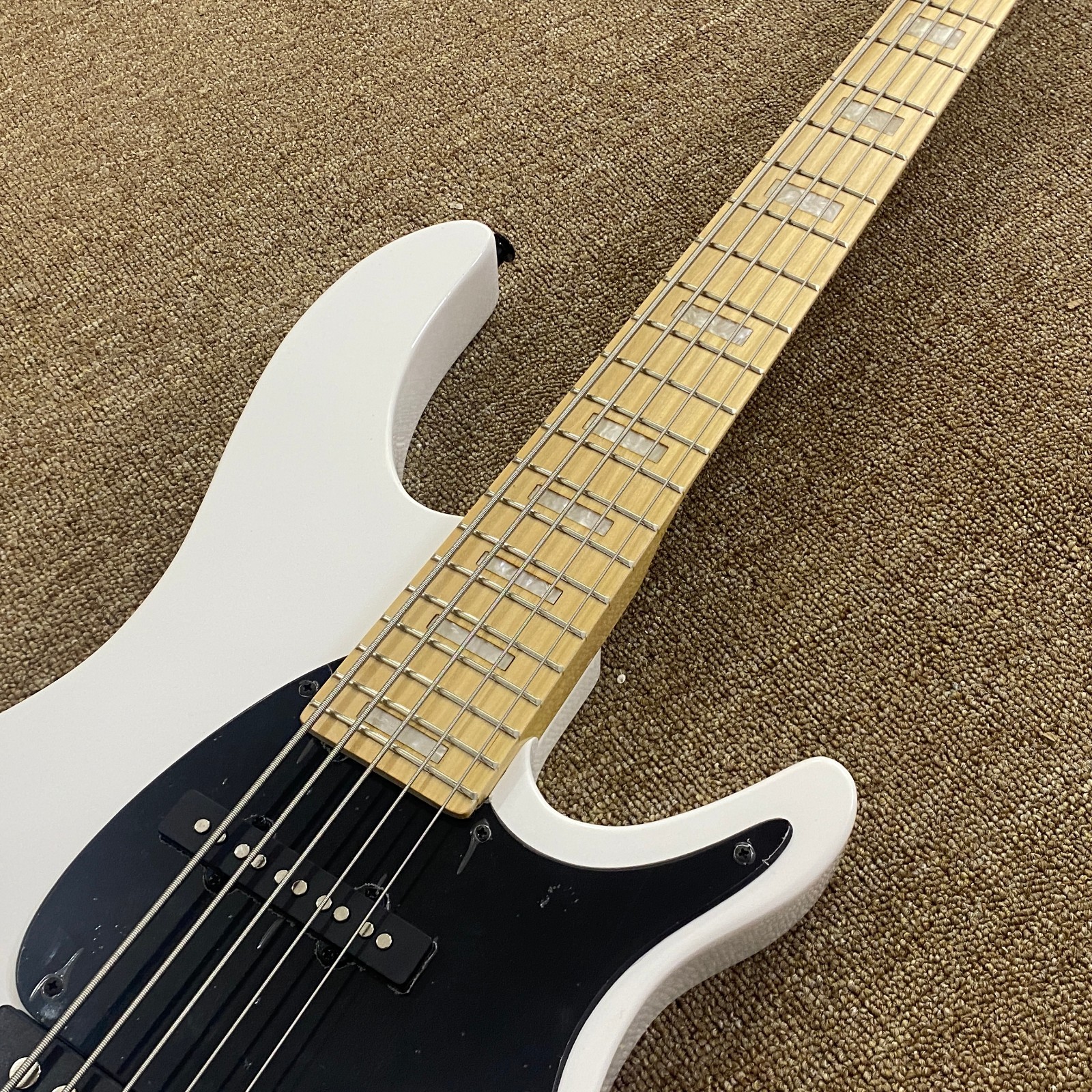 Minimalist Bass Guitar Flawless White Gloss Finish 5-String Flash Bargain