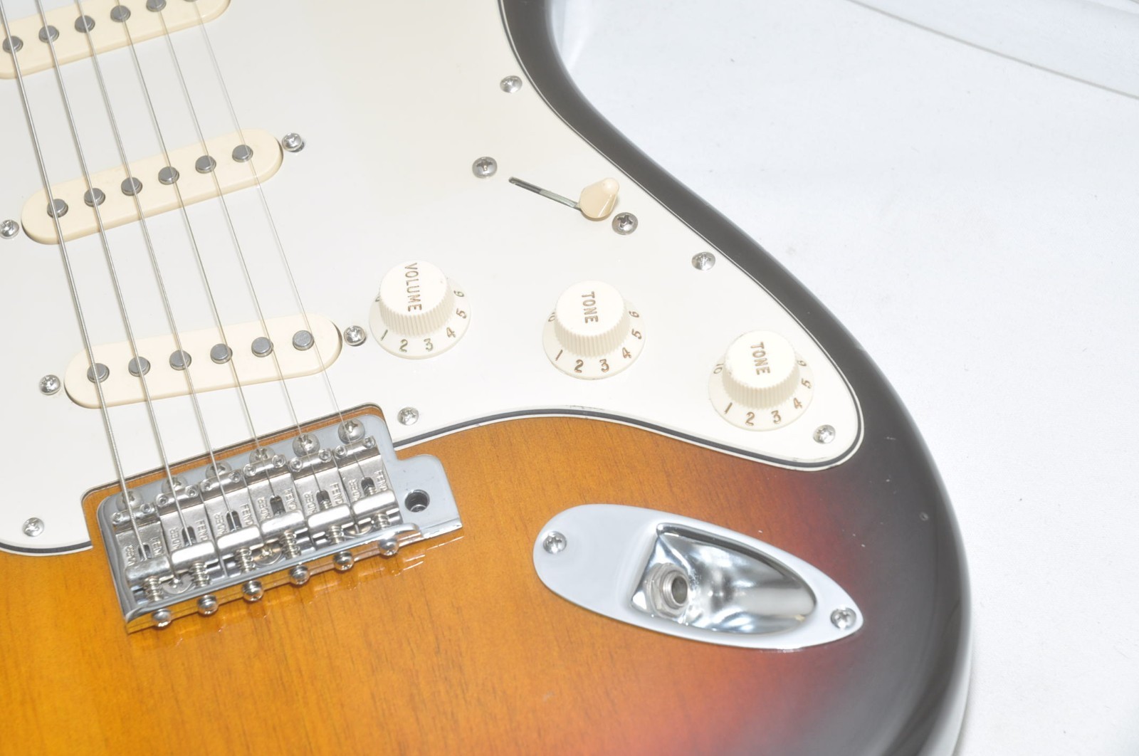 Fender Japan ST-68 Large Head Stratocaster Electric Guitar Ref No 7677