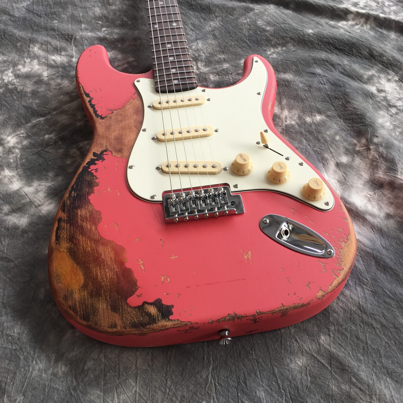 Aged style Pink Finish Solid Body Electric Guitar SSS Pickups 21 Frets fast