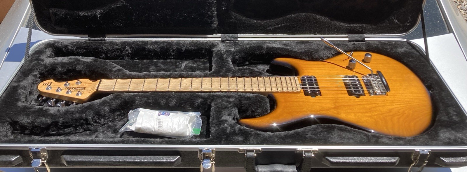 Ernie Ball Music Man Luke 3 HH Stainless Frets Bare Knuckles Xcellent Condish 🤩